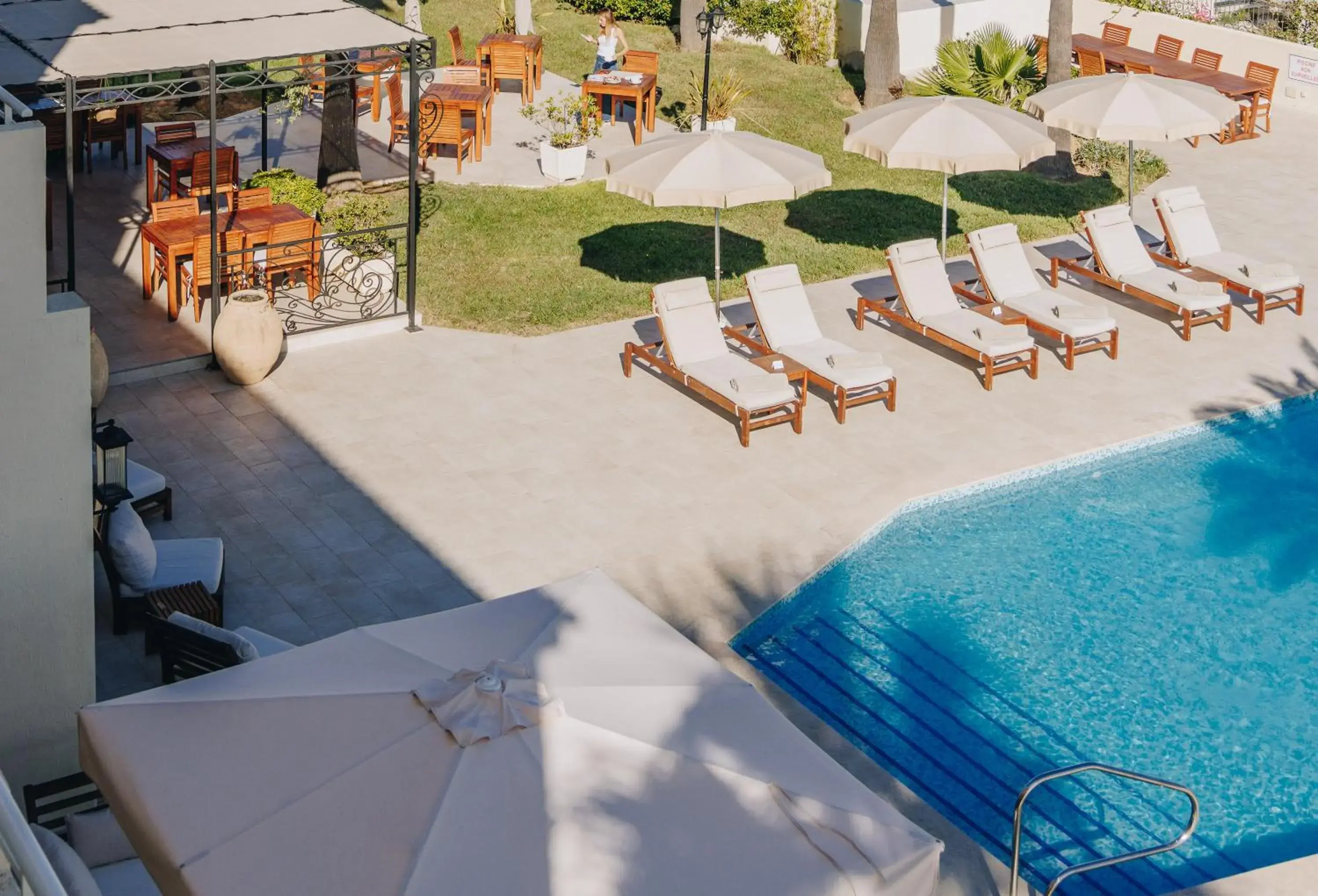 Pool view in Hotel Corsica & Spa Serena Pool view in Hotel Corsica & Spa Serena