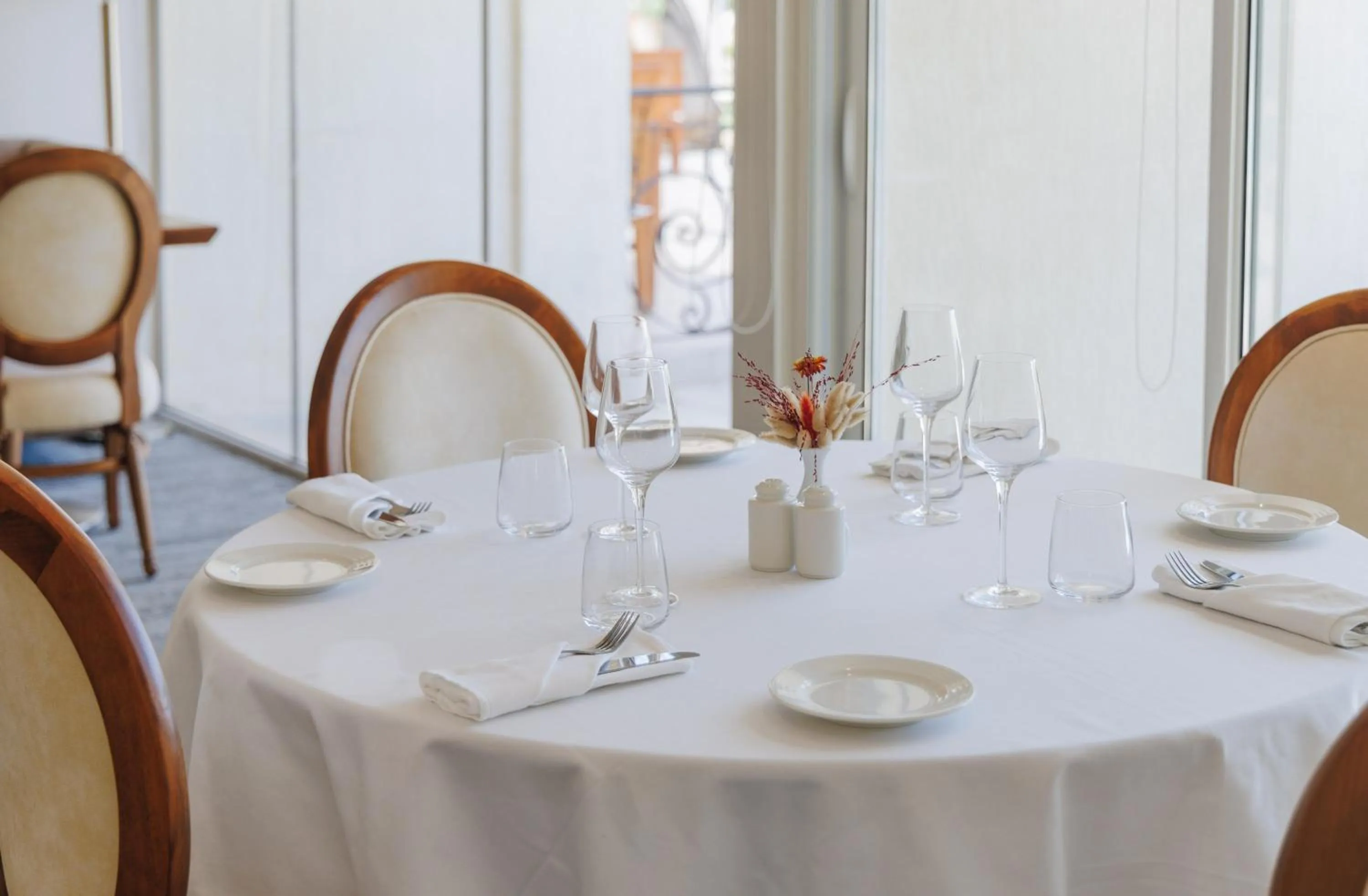 Restaurant/places to eat in Hotel Corsica & Spa Serena