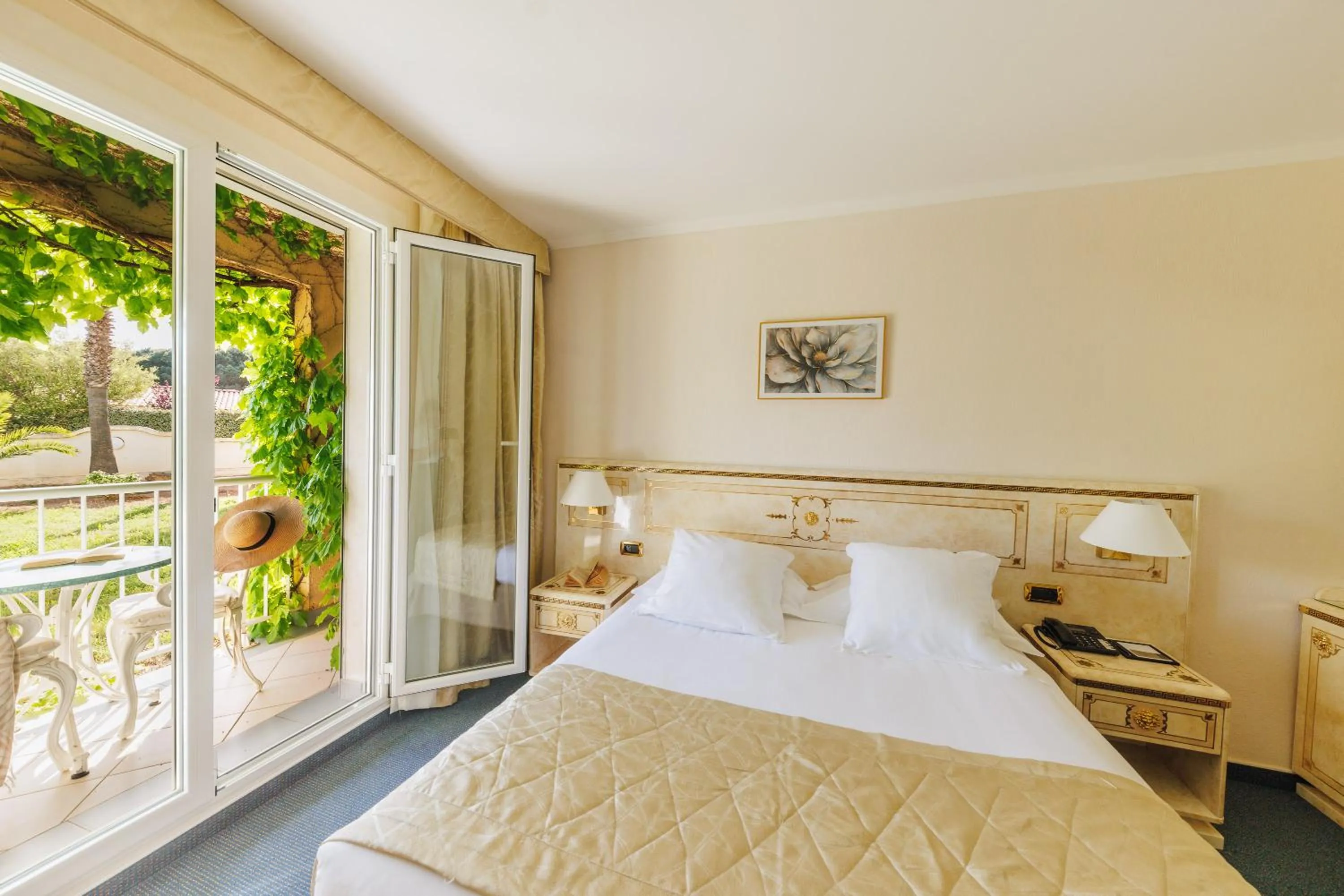 Photo of the whole room, Bed in Hotel Corsica & Spa Serena