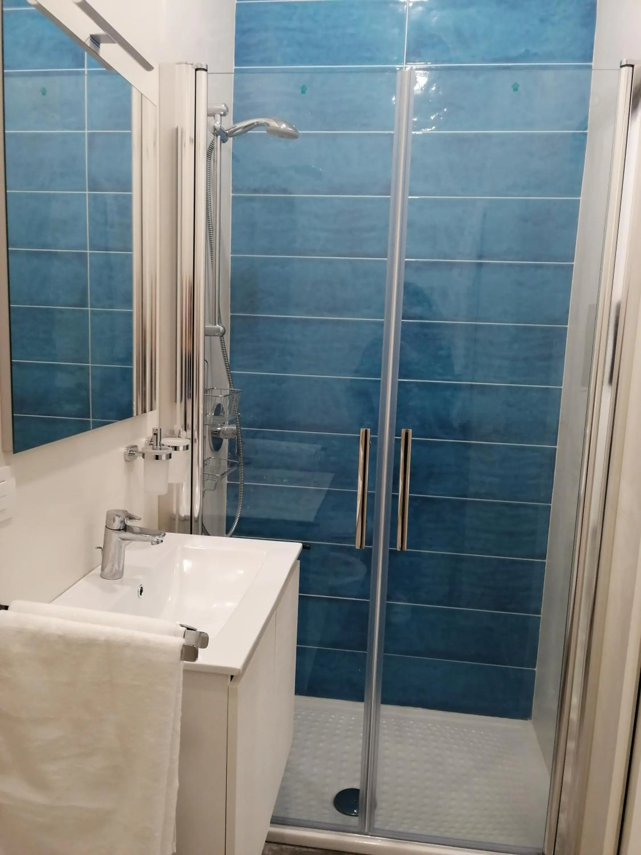 Shower in B&B Casa Malù