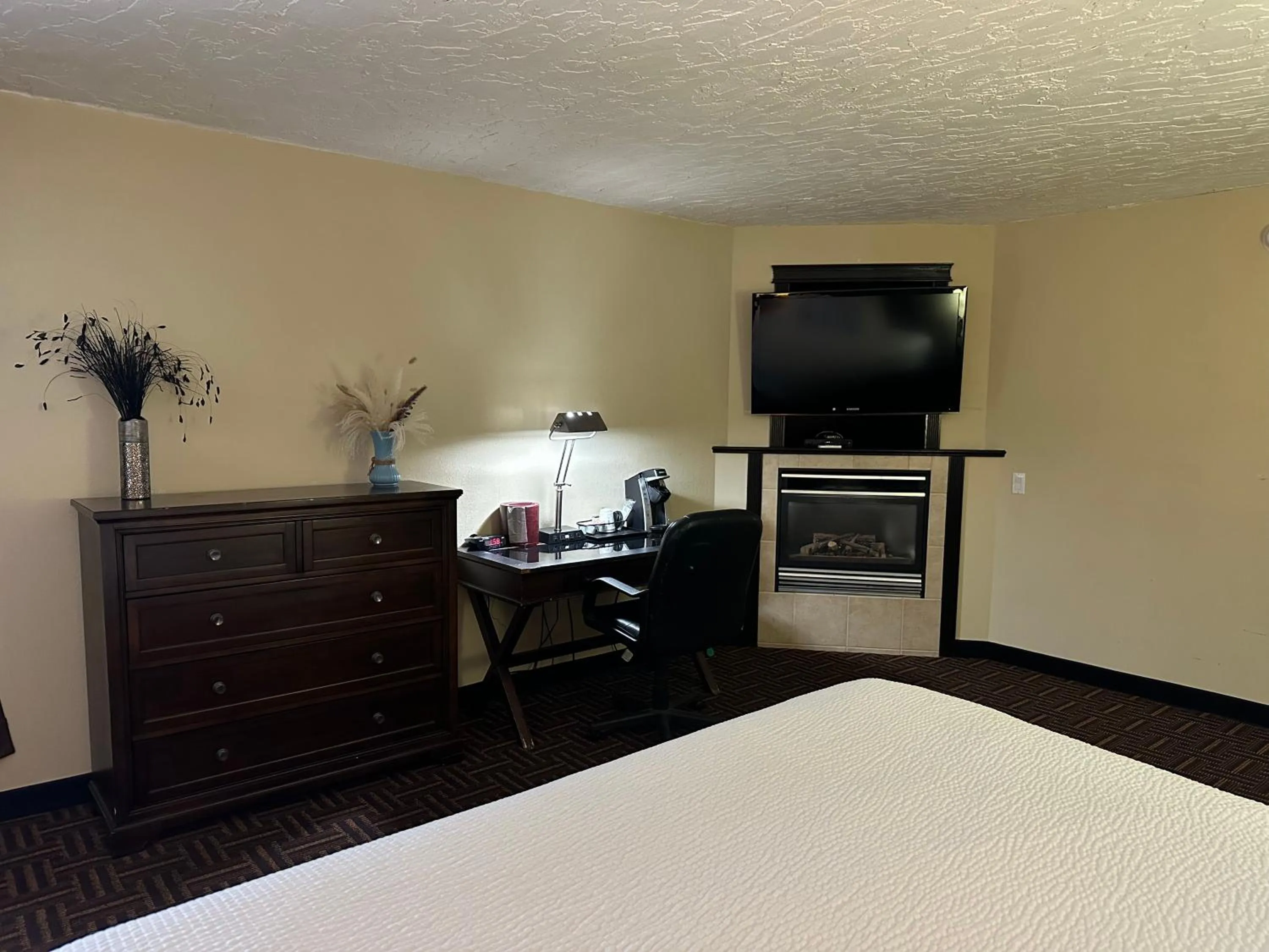 Bed in Wyndham Garden Medicine Hat Conference Center