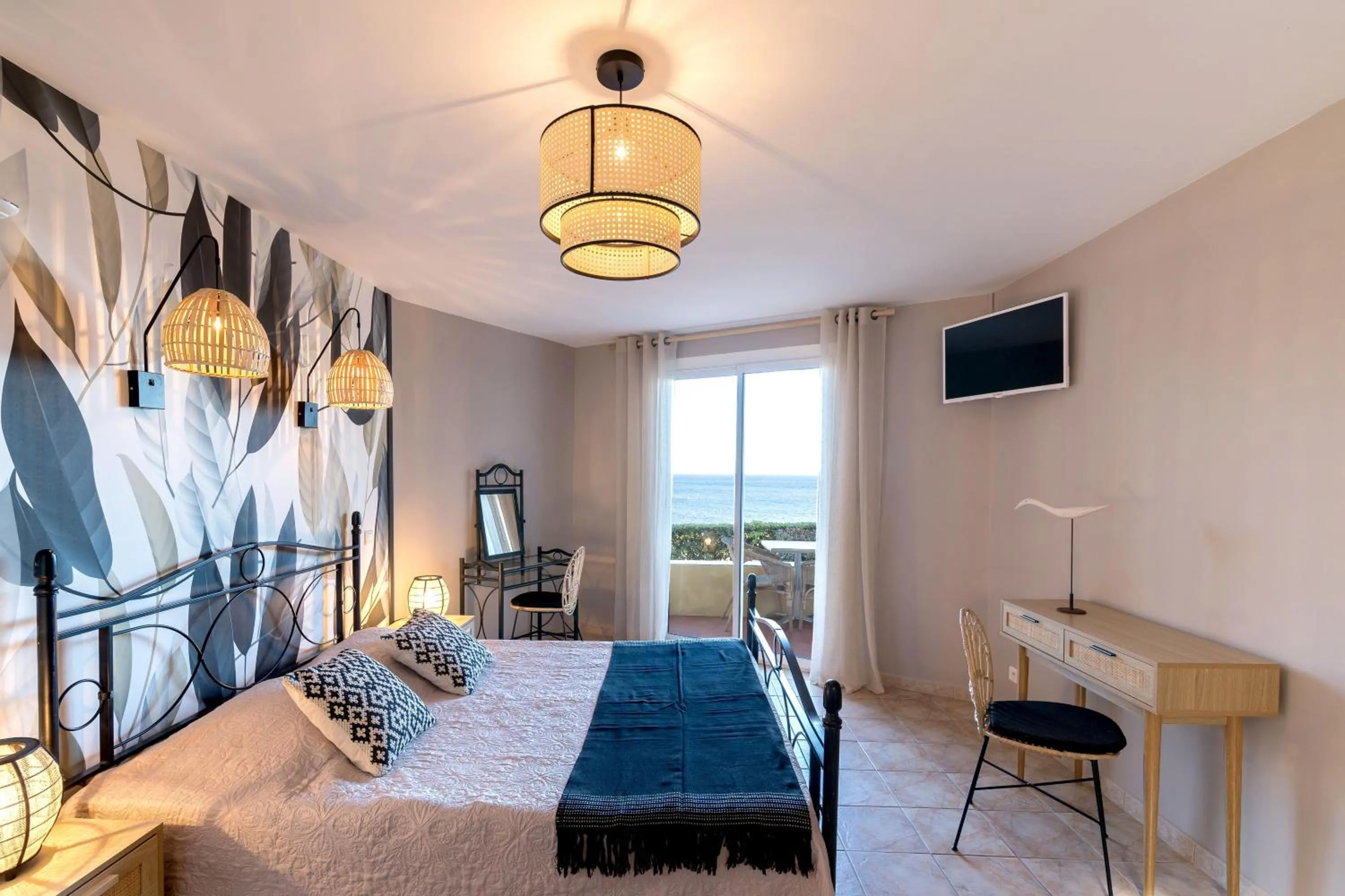 Bed in "Cap Riviera" Hotel & Restaurant Saint Aygulf