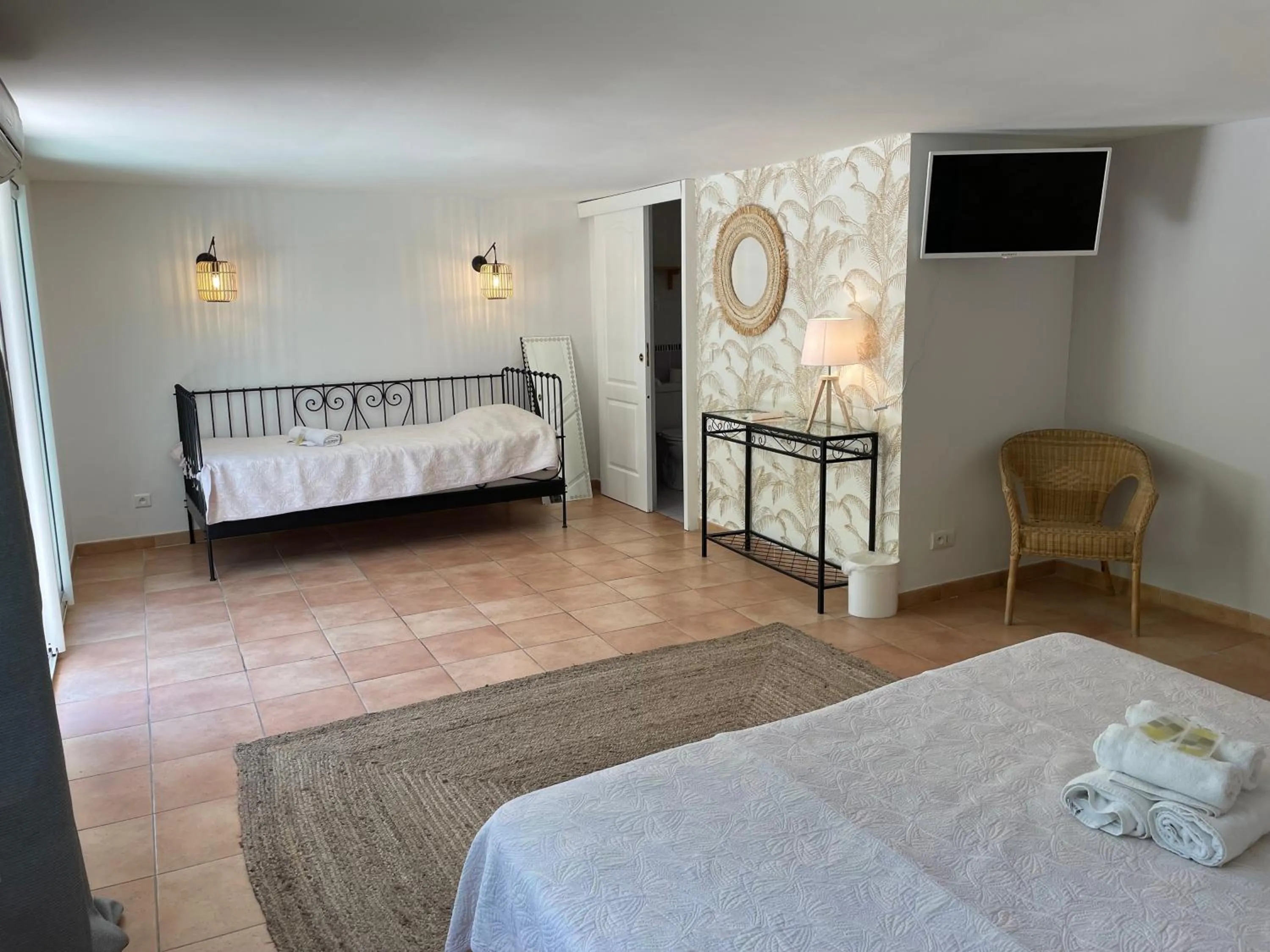 Bed in "Cap Riviera" Hotel & Restaurant Saint Aygulf