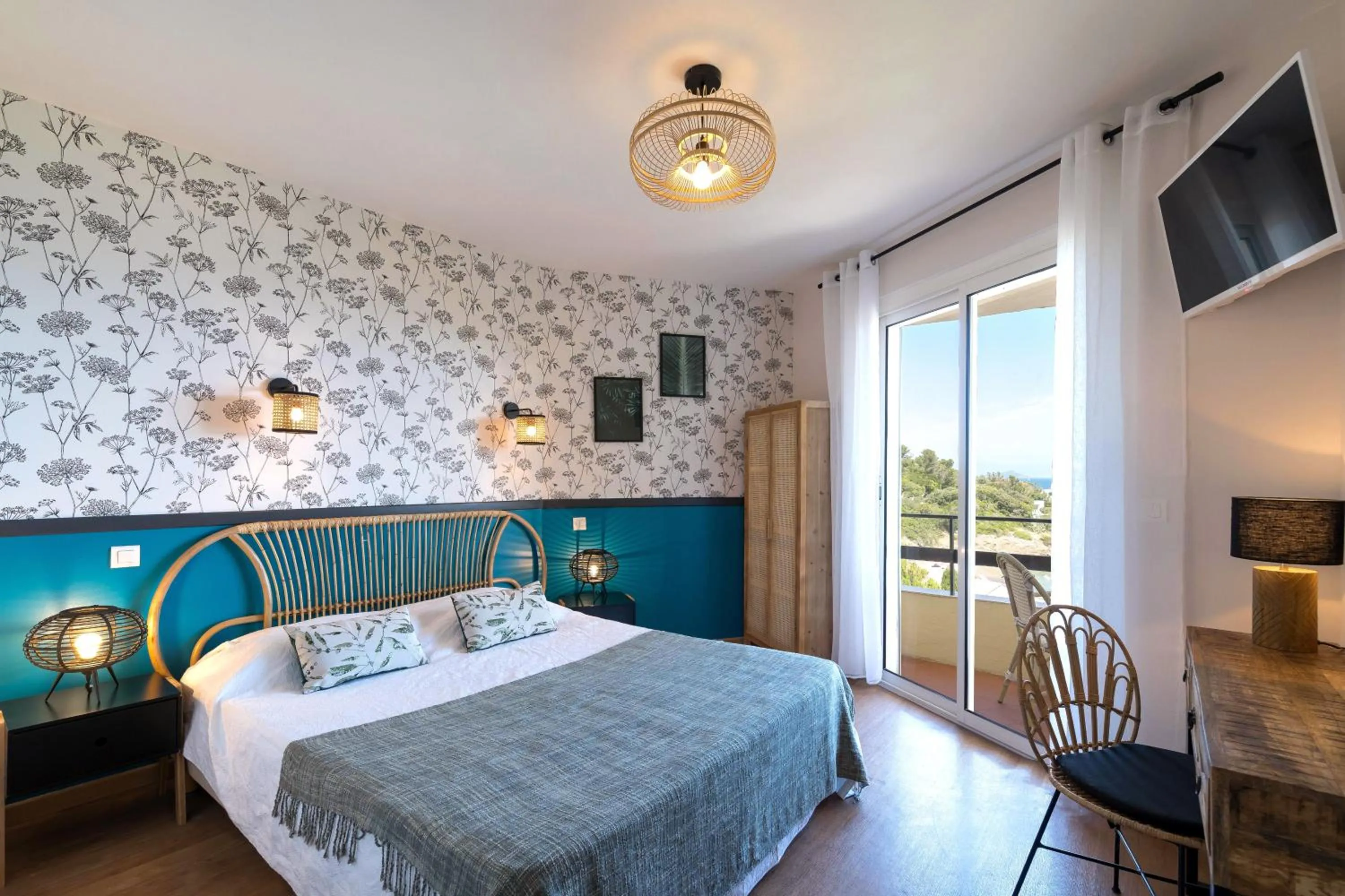 Bed in "Cap Riviera" Hotel & Restaurant Saint Aygulf