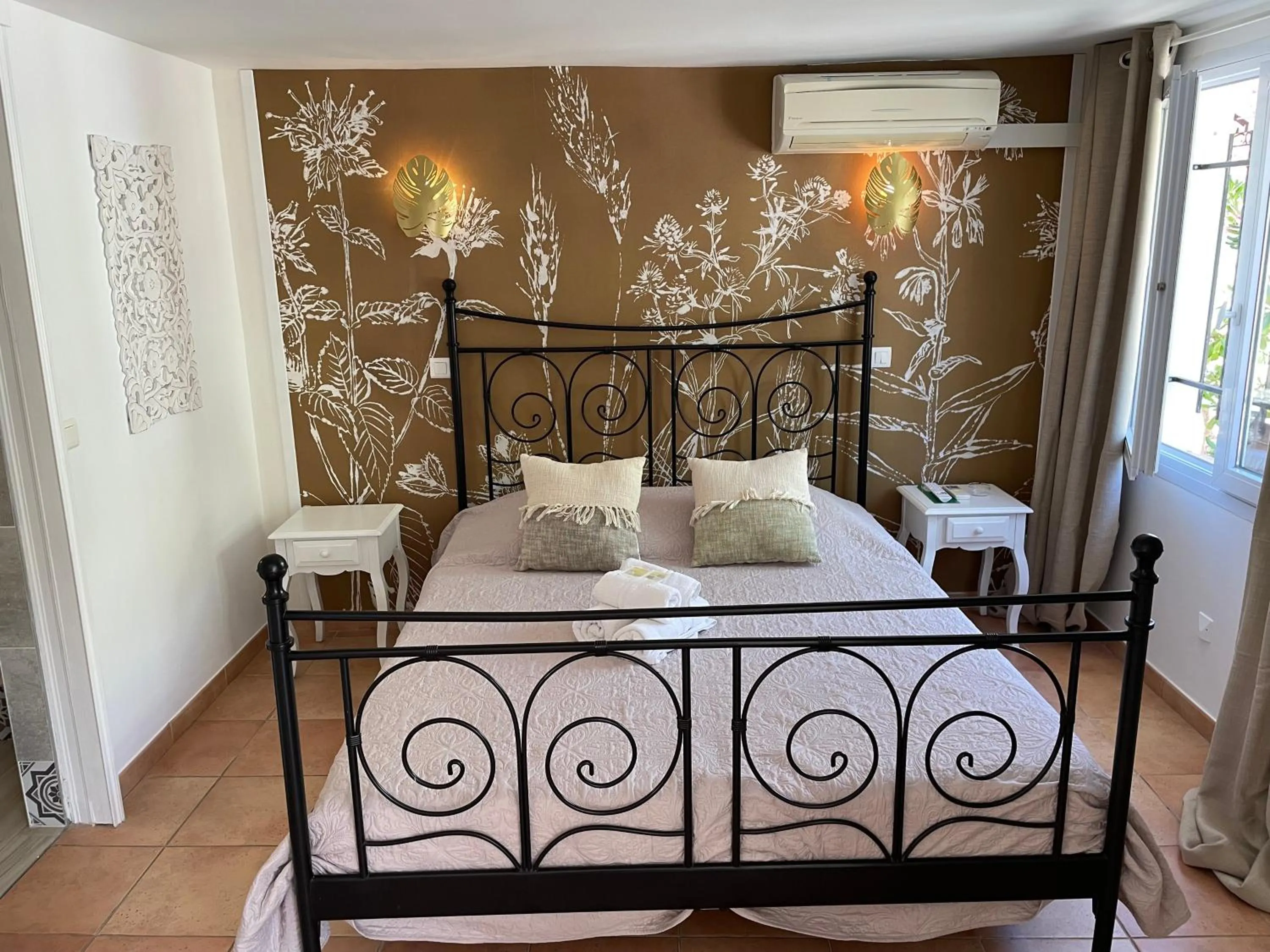 Bed in "Cap Riviera" Hotel & Restaurant Saint Aygulf