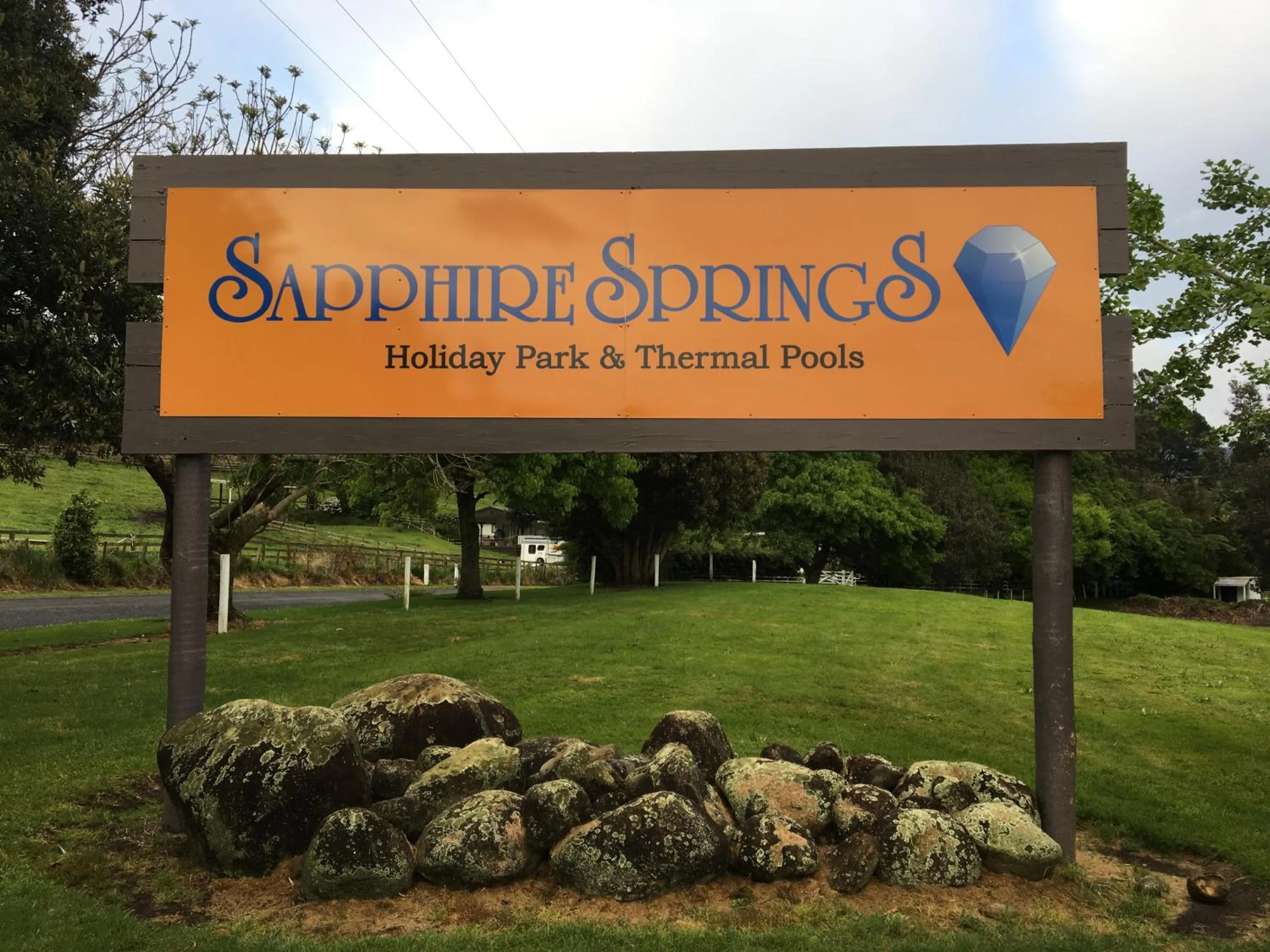 Property logo or sign in Sapphire Springs Holiday Park and Thermal Pools