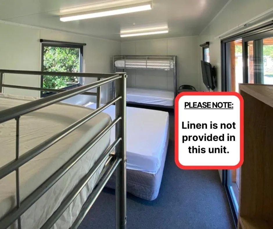 Bed in Sapphire Springs Holiday Park and Thermal Pools