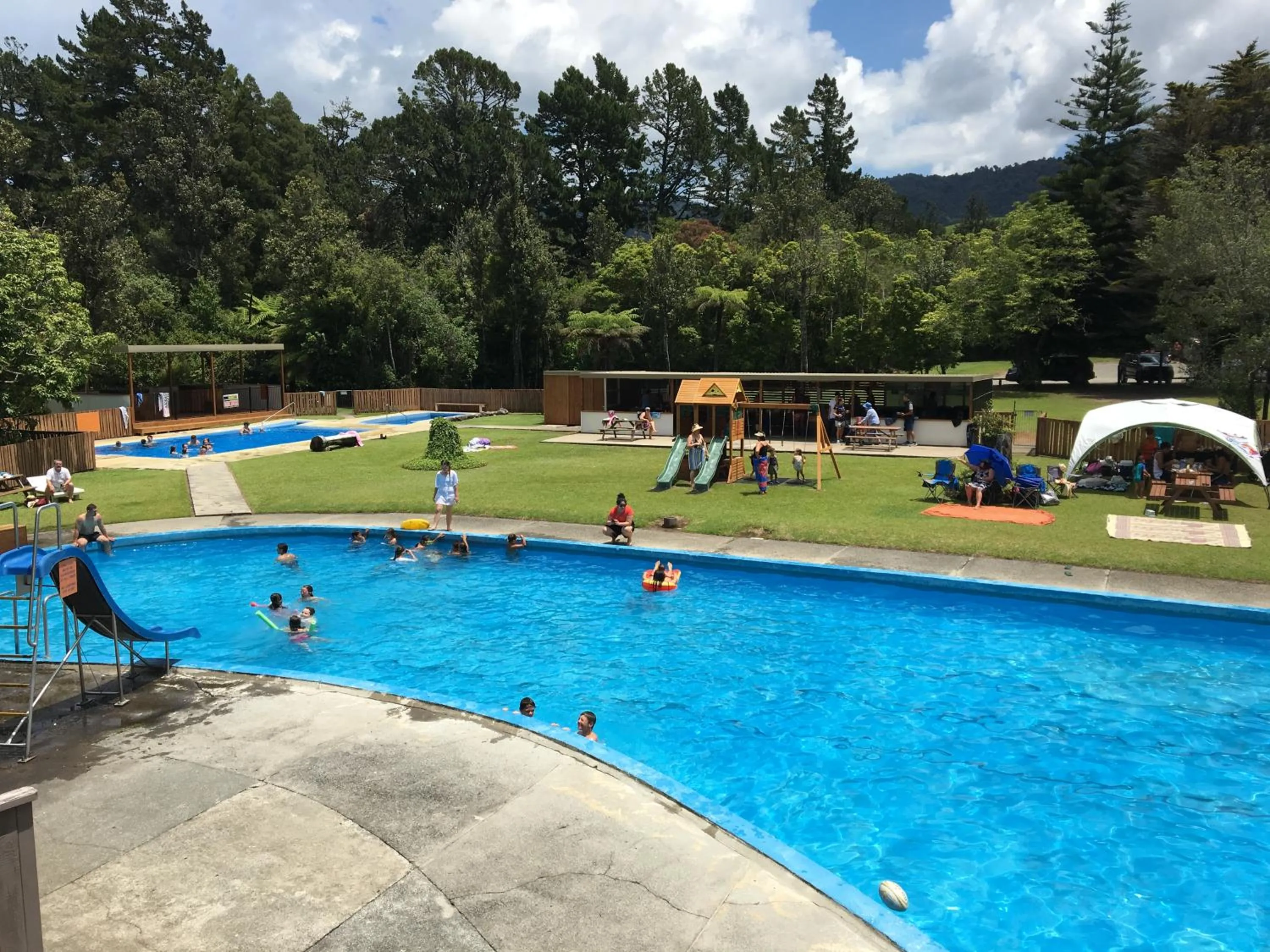 People in Sapphire Springs Holiday Park and Thermal Pools