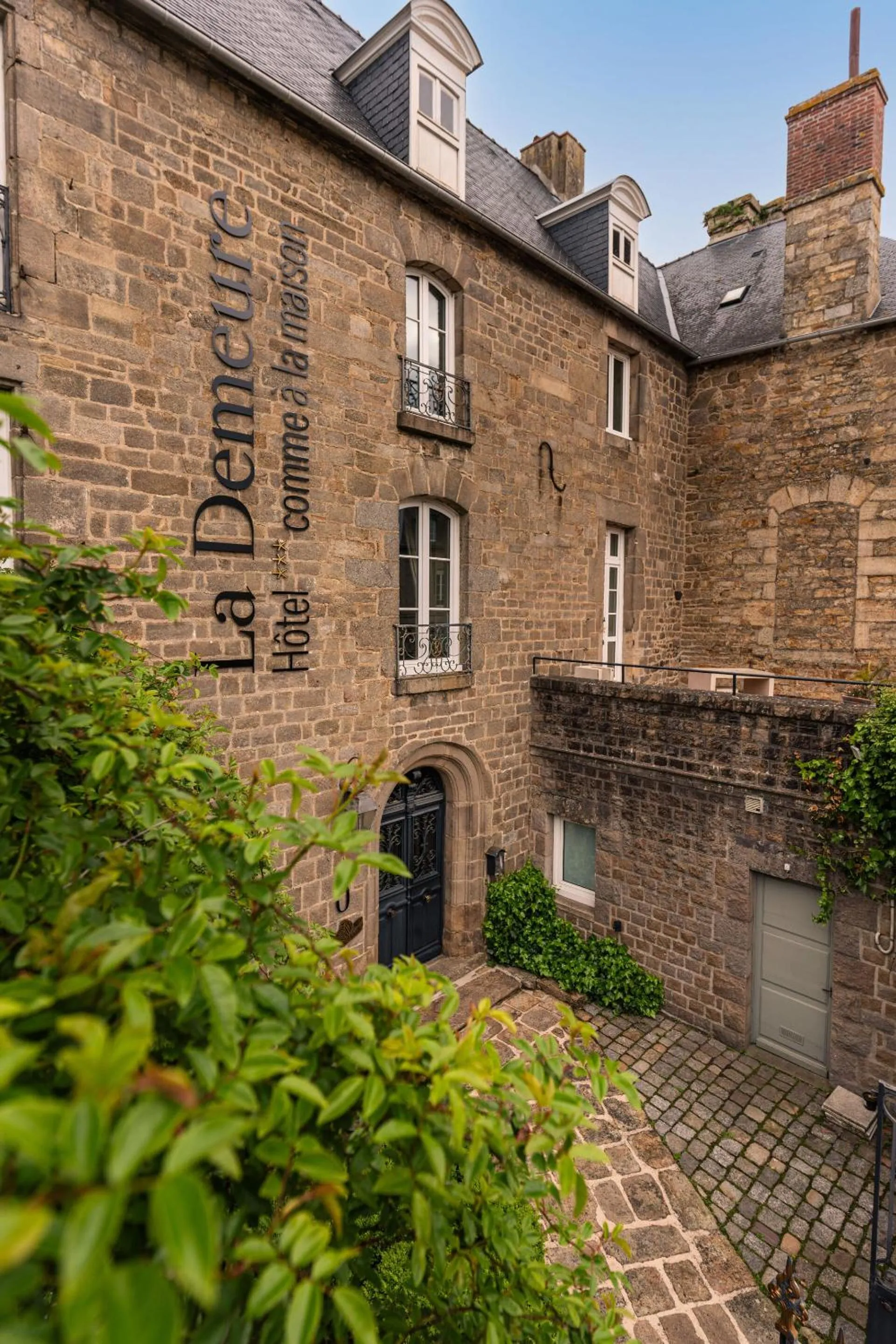 Property building in La Demeure