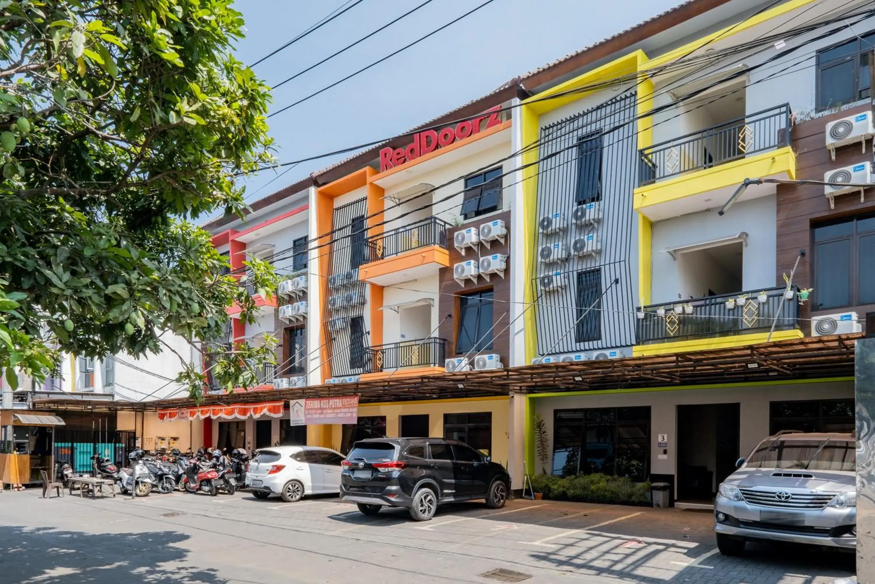 Property building in RedDoorz near Taman Krida Budaya Malang Property building in RedDoorz near Taman Krida Budaya Malang