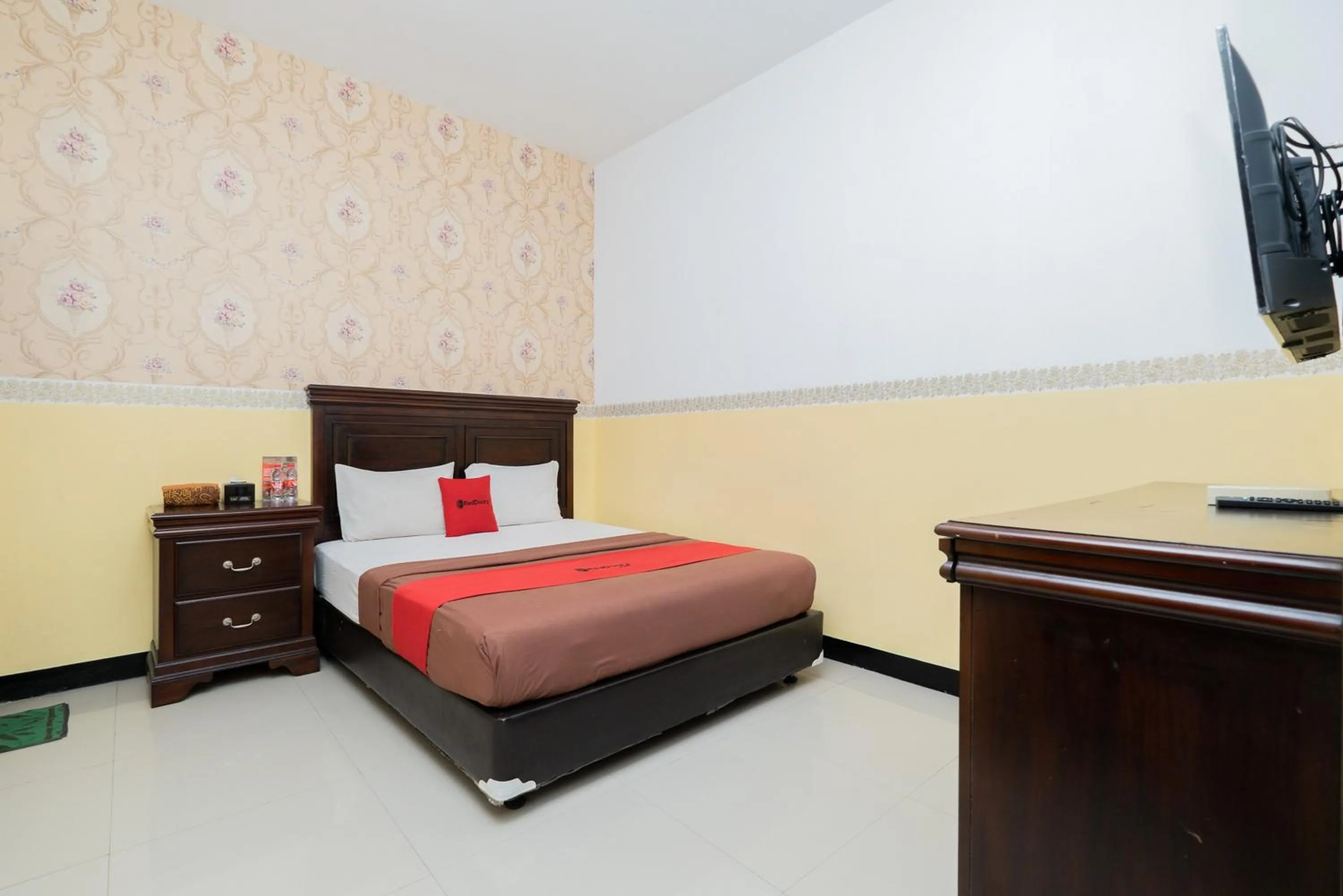 Bed in RedDoorz near Taman Krida Budaya Malang