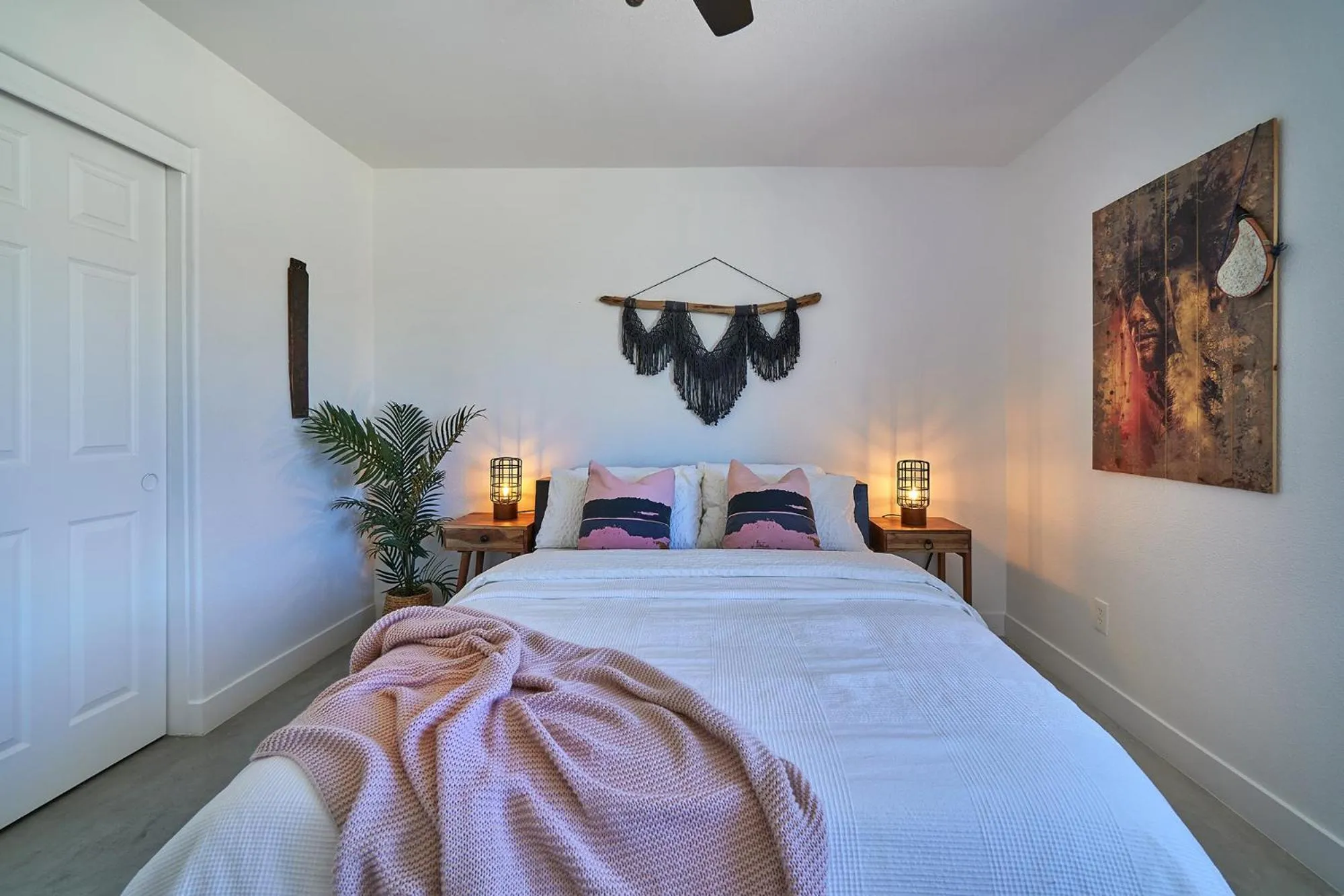 Bed in The Cherokee House in Joshua Tree