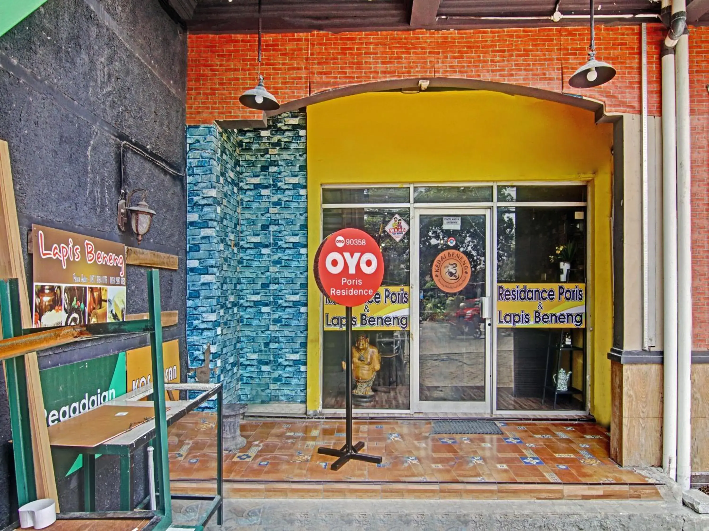 Facade/entrance in OYO 90358 Poris Residence Syariah