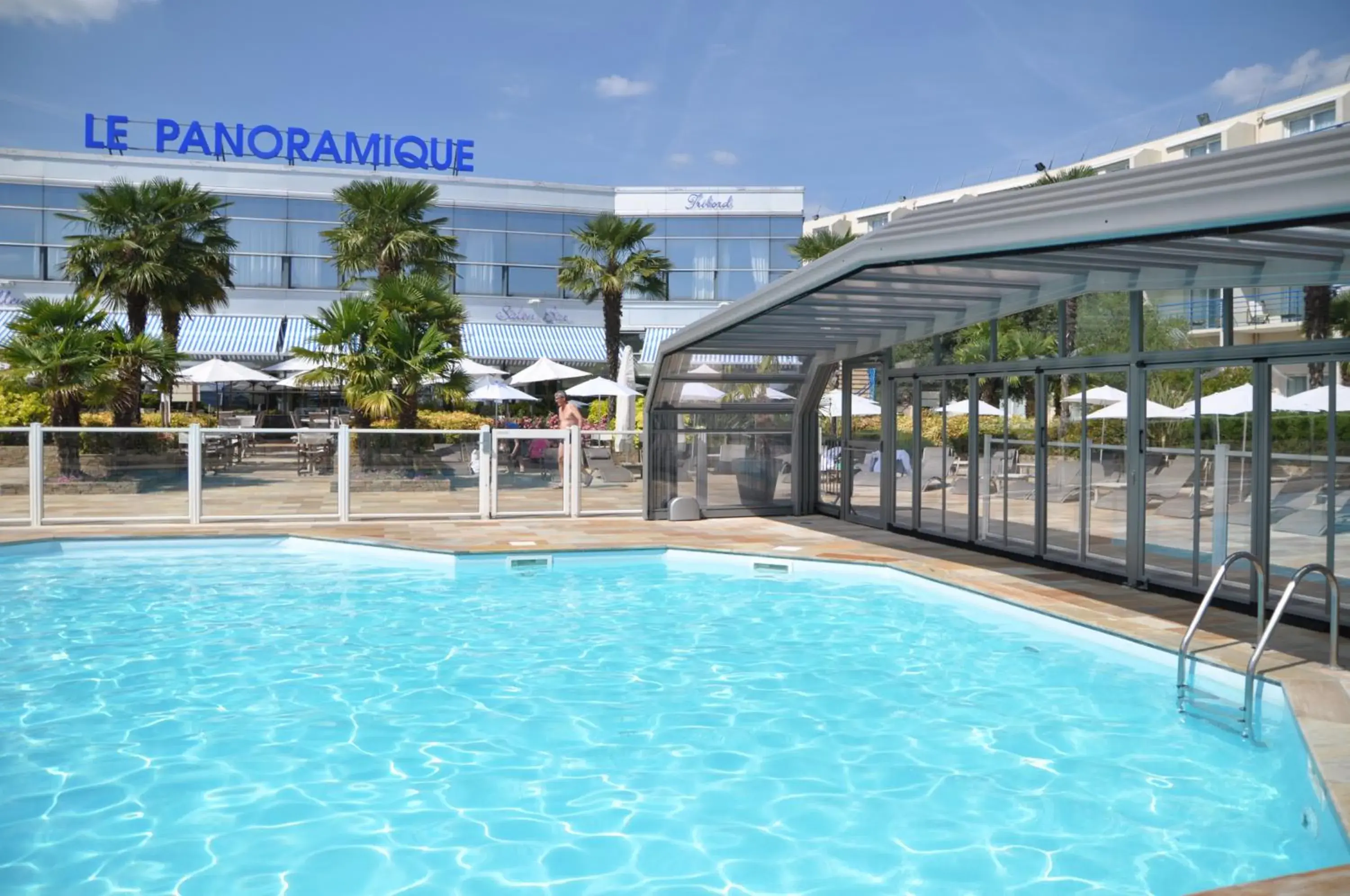 Swimming pool in Westotel Nantes Atlantique Swimming pool in Westotel Nantes Atlantique