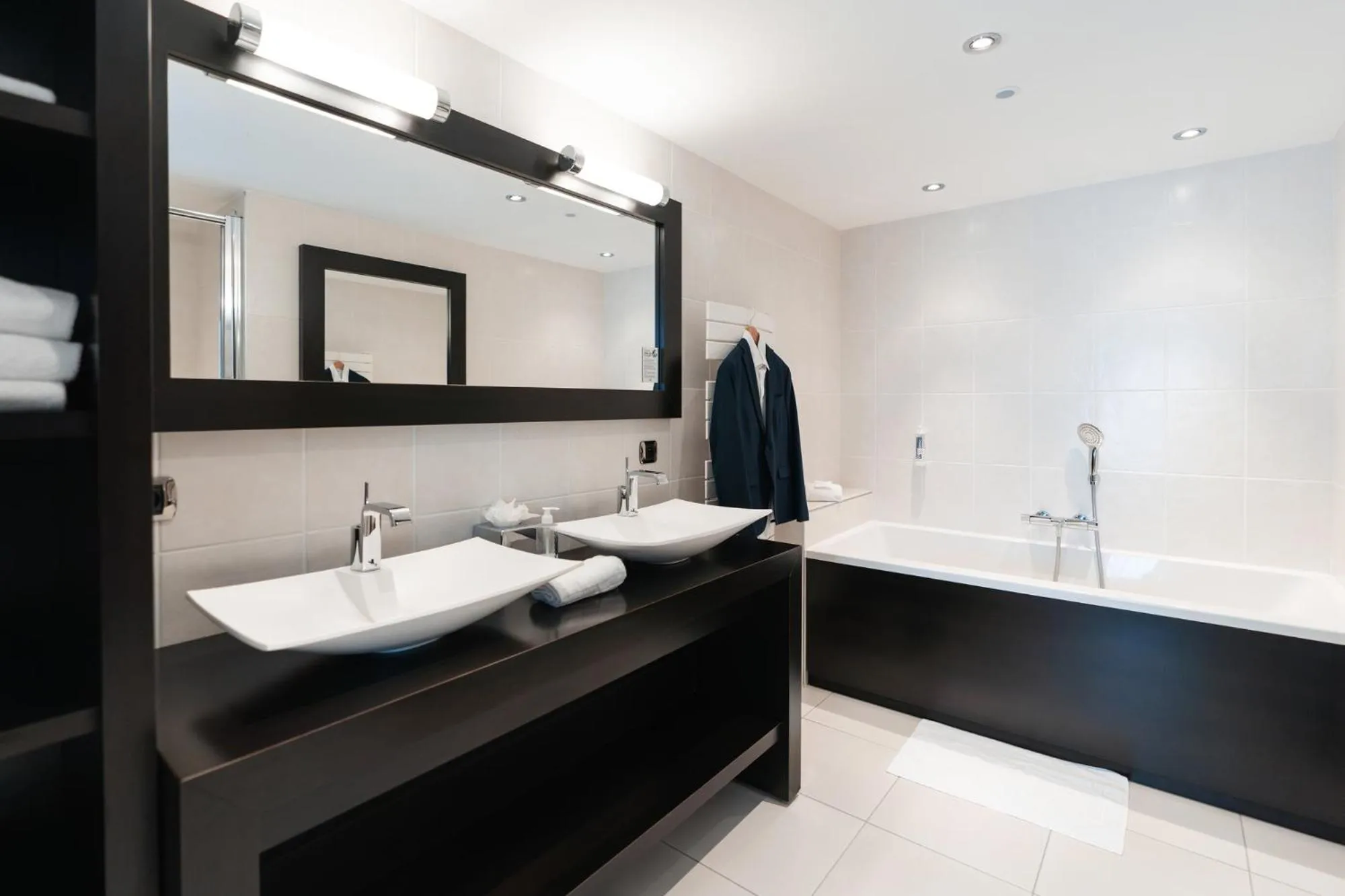 Bathroom in Westotel Nantes Atlantique
