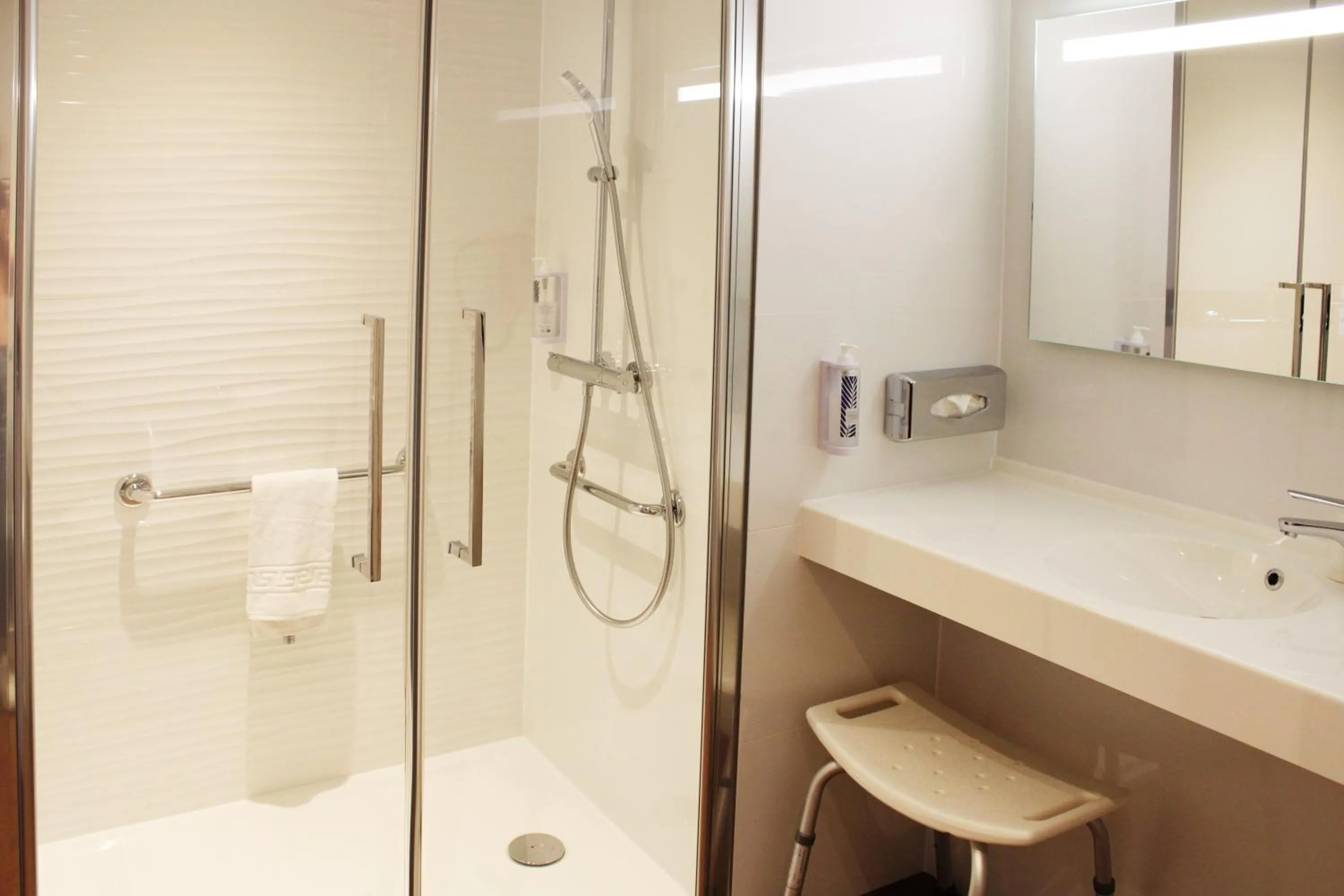 Bathroom in Westotel Nantes Atlantique