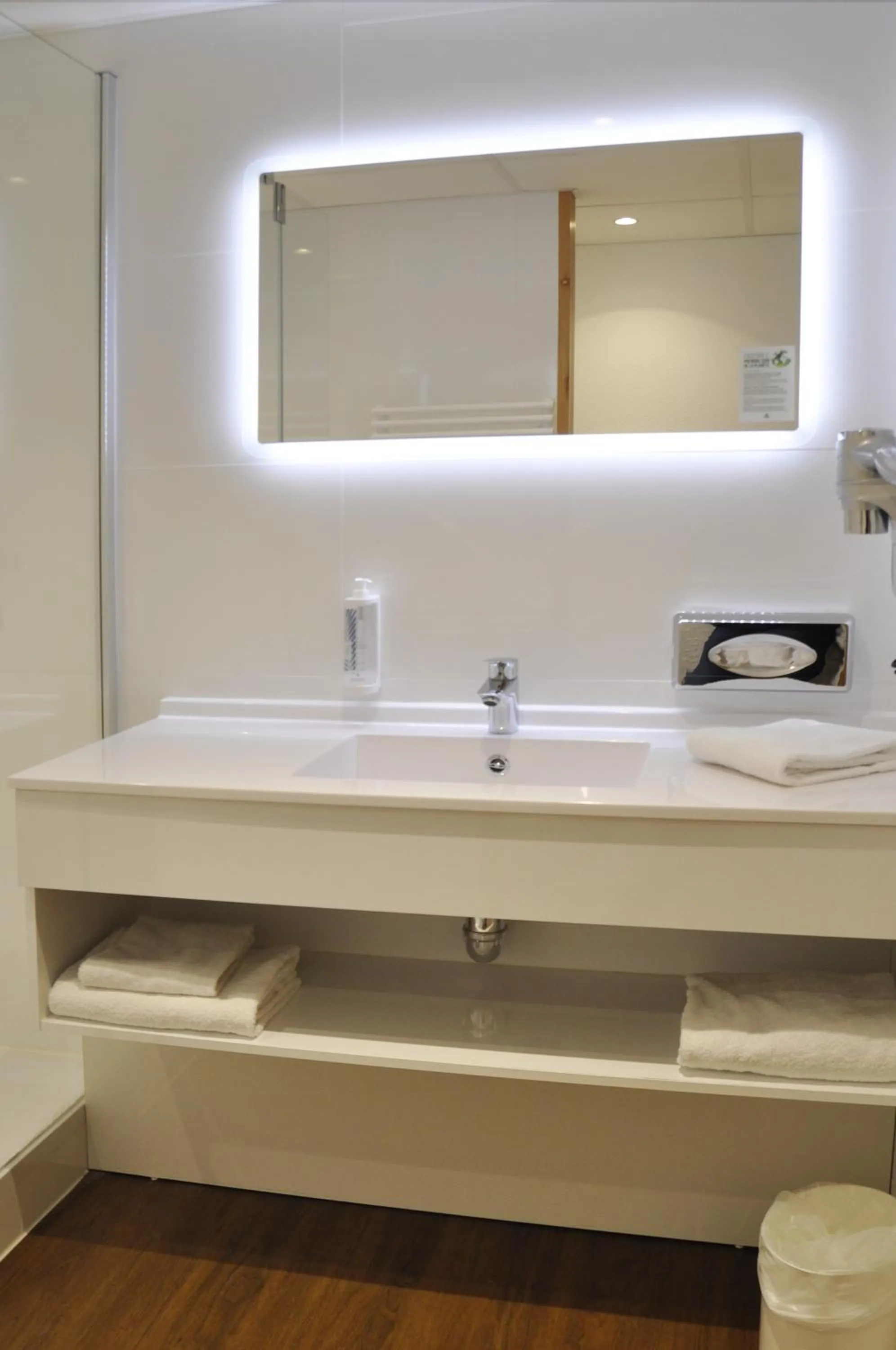 Bathroom in Westotel Nantes Atlantique