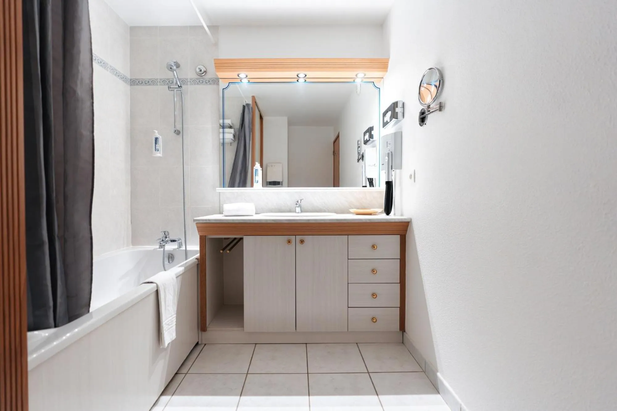 Bathroom in Westotel Nantes Atlantique