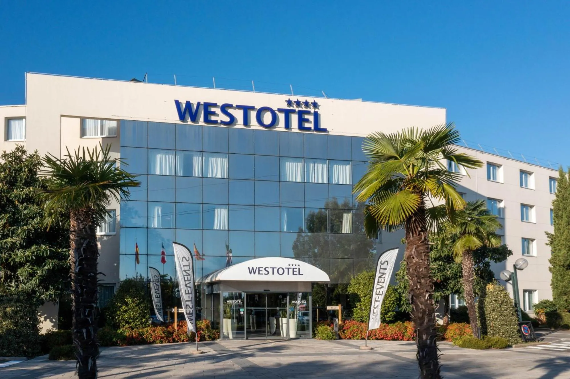 Facade/entrance in Westotel Nantes Atlantique