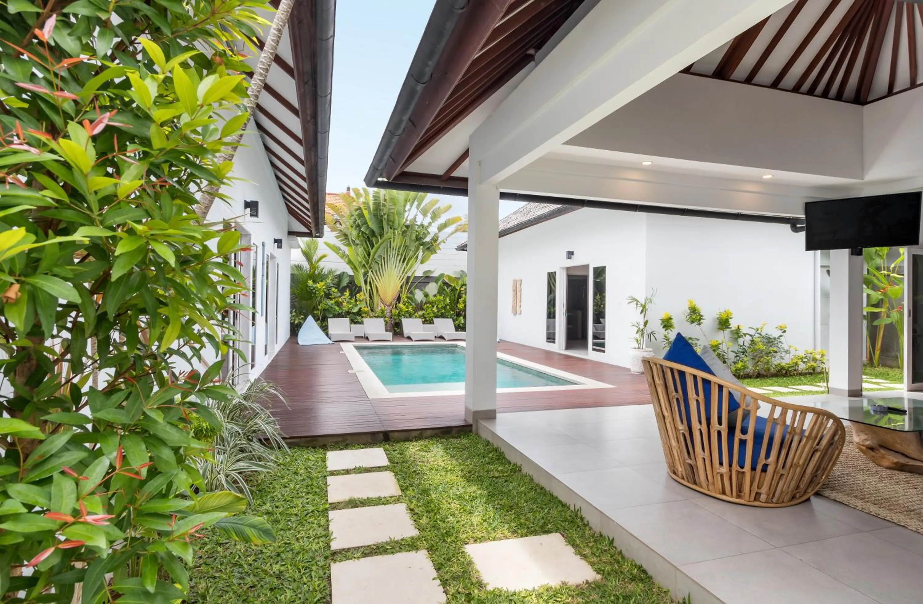 Swimming pool in Villa Hiburan 2 by Villa Finder