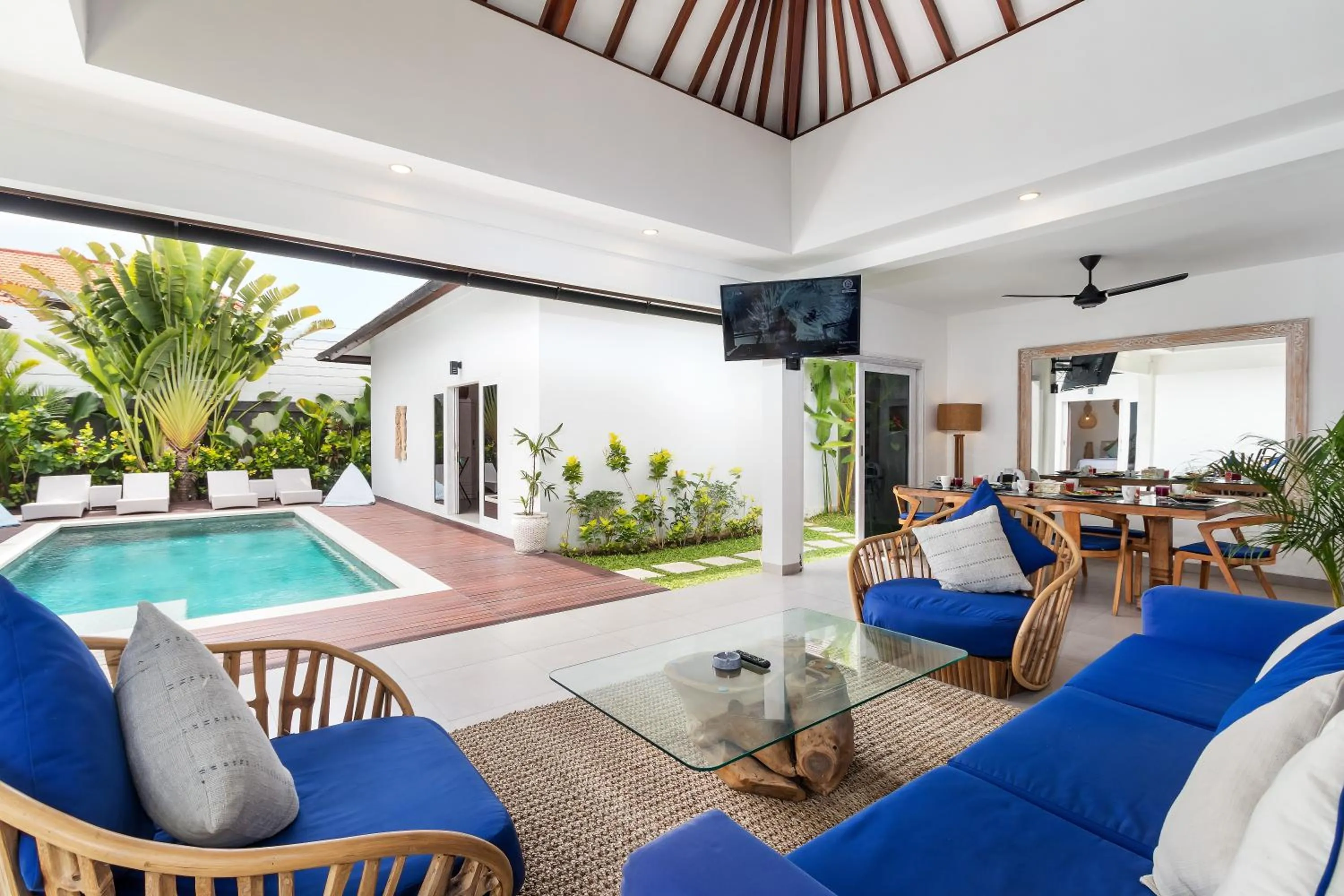 Living room in Villa Hiburan 2 by Villa Finder