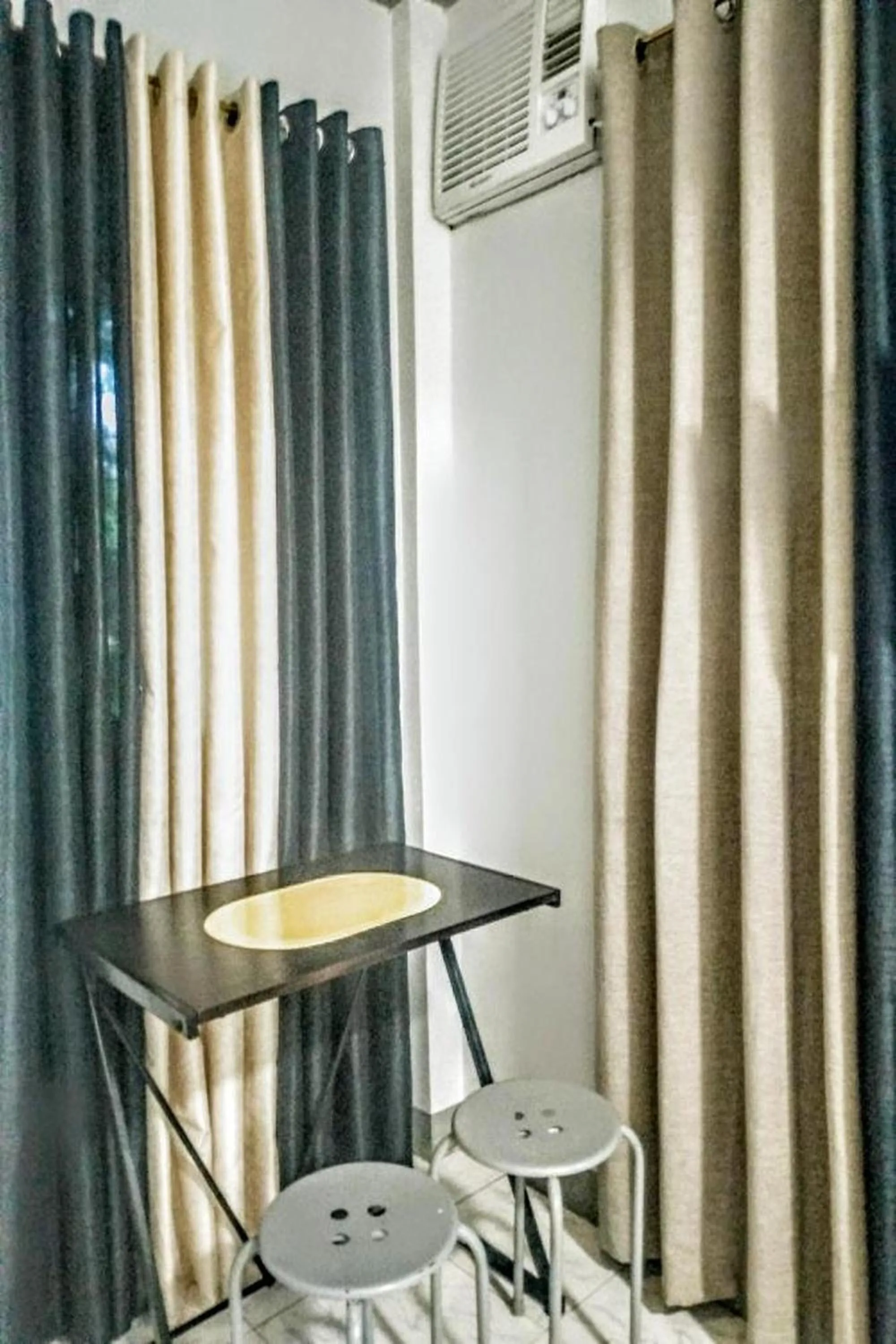 Seating area in Hometel Barrio House Mactan