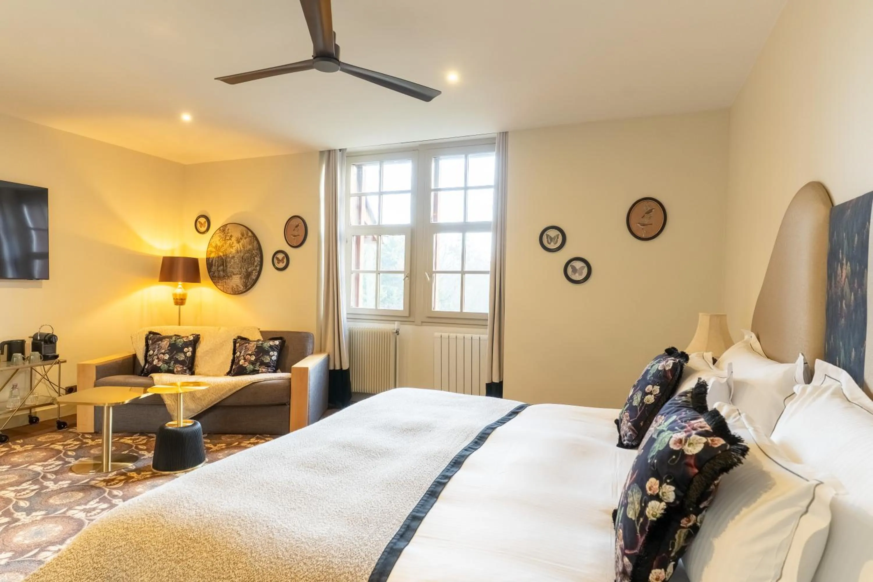 Bedroom, Bed in Château Jeanne & The Forest - Château de Montvillargenne