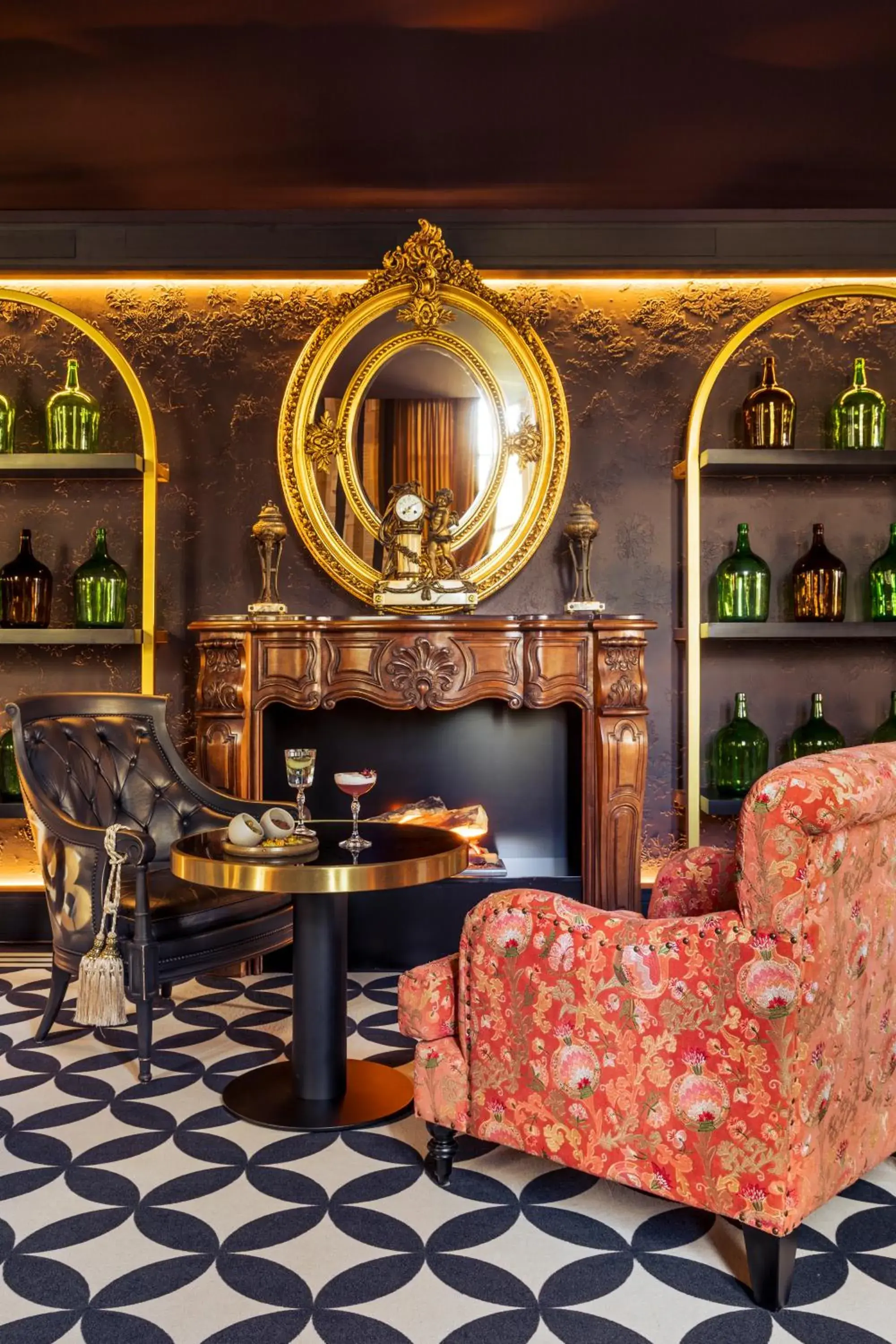 Lounge or bar in Château Jeanne & The Forest - Château de Montvillargenne Lounge or bar in Château Jeanne & The Forest - Château de Montvillargenne