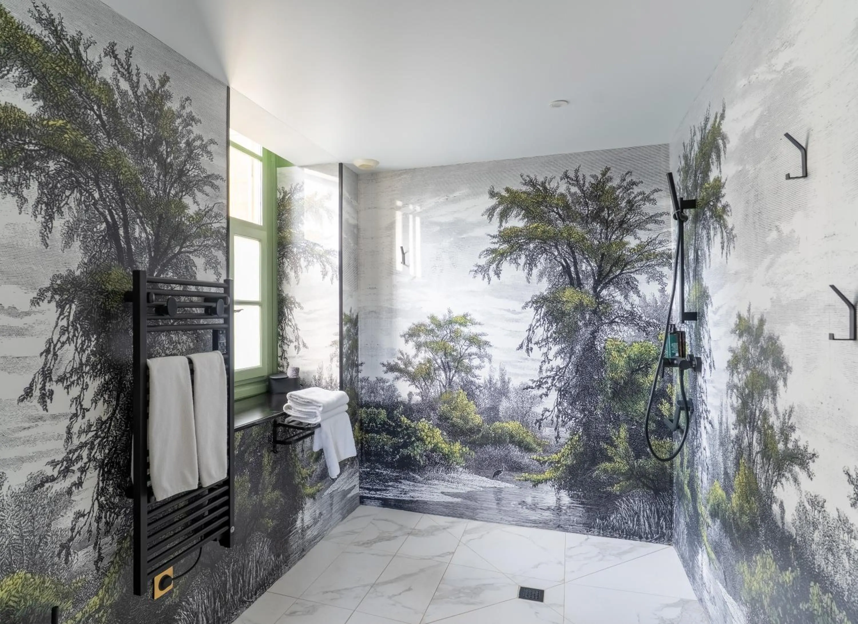 Bathroom in Château Jeanne & The Forest - Château de Montvillargenne