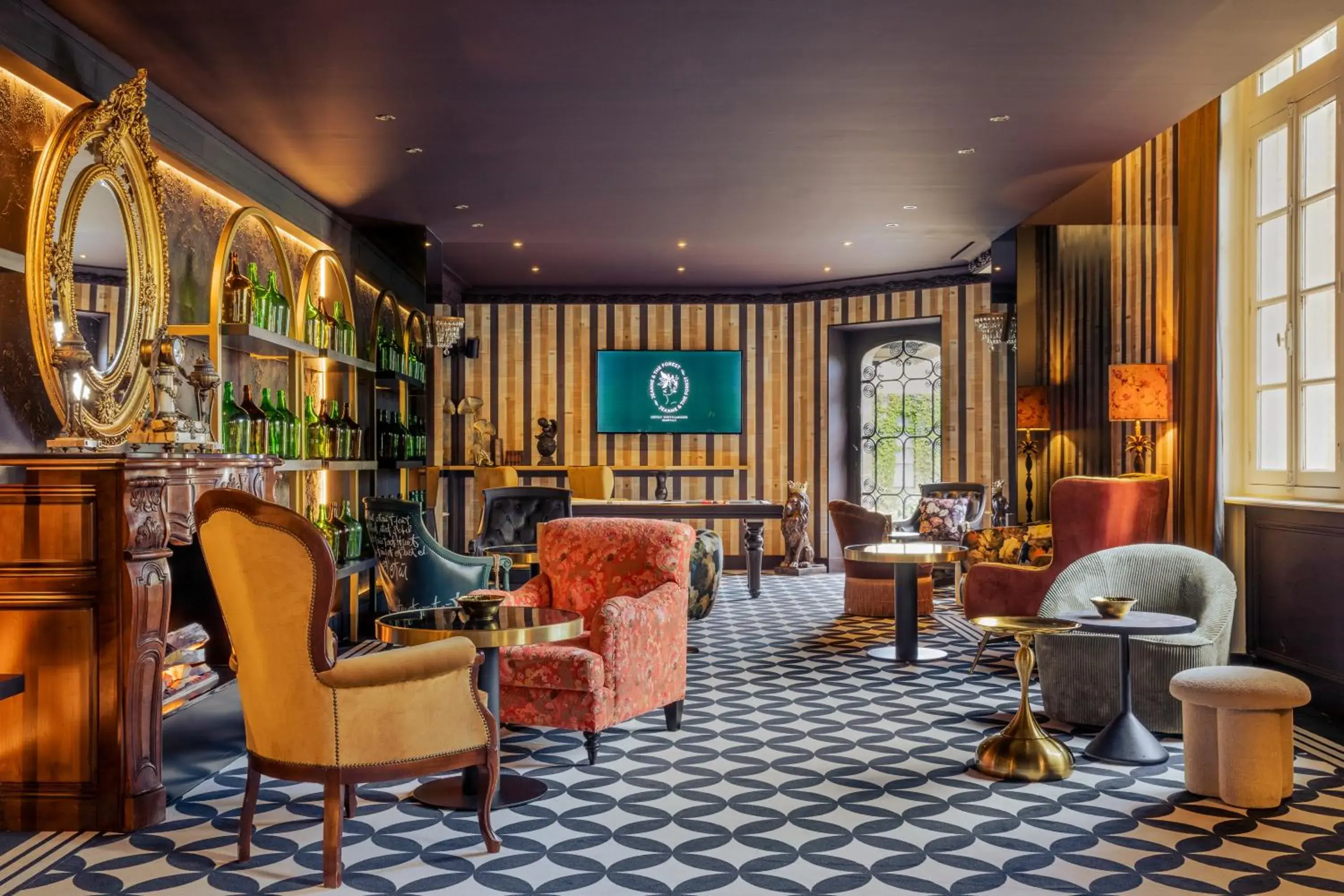 Lounge or bar in Château Jeanne & The Forest - Château de Montvillargenne Lounge or bar in Château Jeanne & The Forest - Château de Montvillargenne