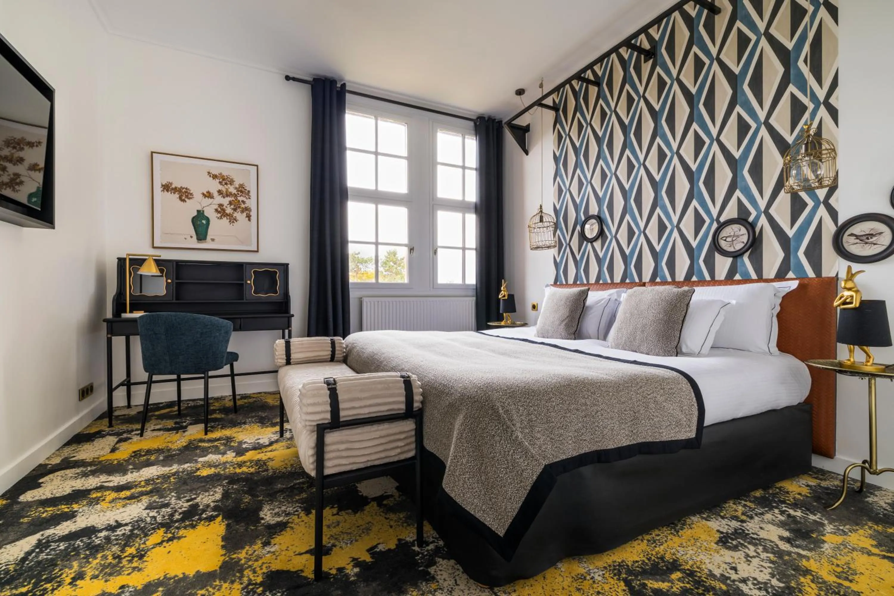 Bed in Château Jeanne & The Forest - Château de Montvillargenne