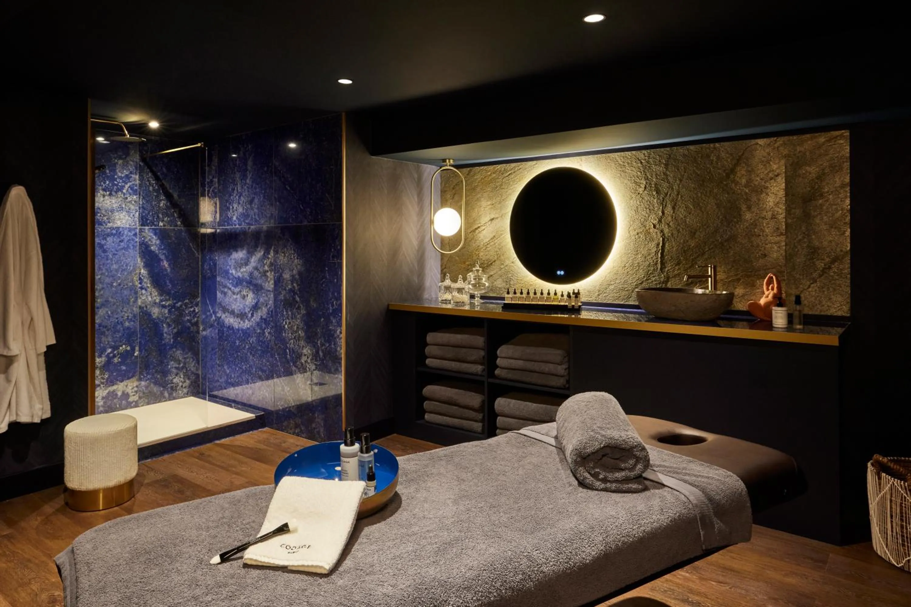 Massage in Château Jeanne & The Forest - Château de Montvillargenne