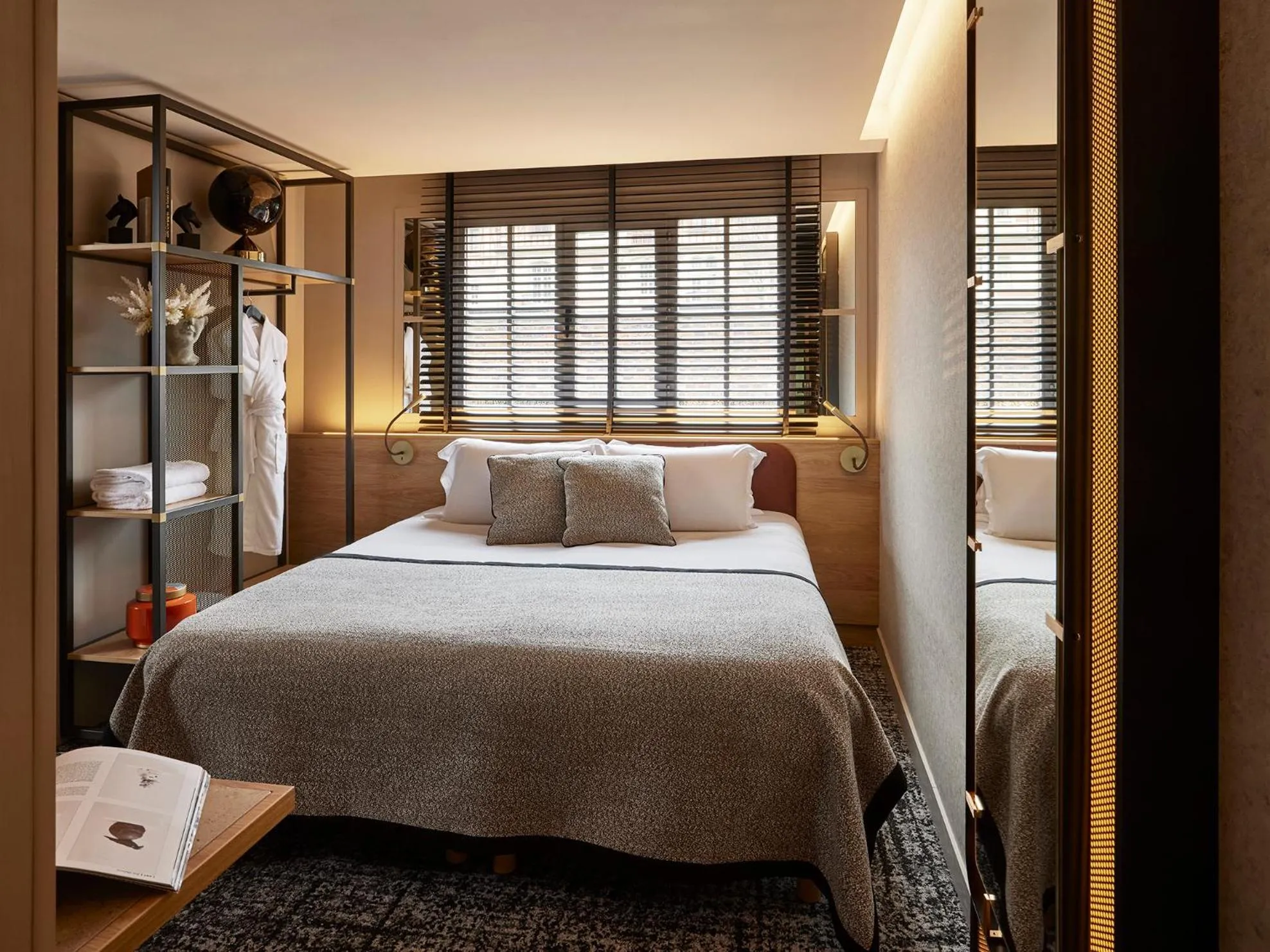 Bedroom, Bed in Château Jeanne & The Forest - Château de Montvillargenne