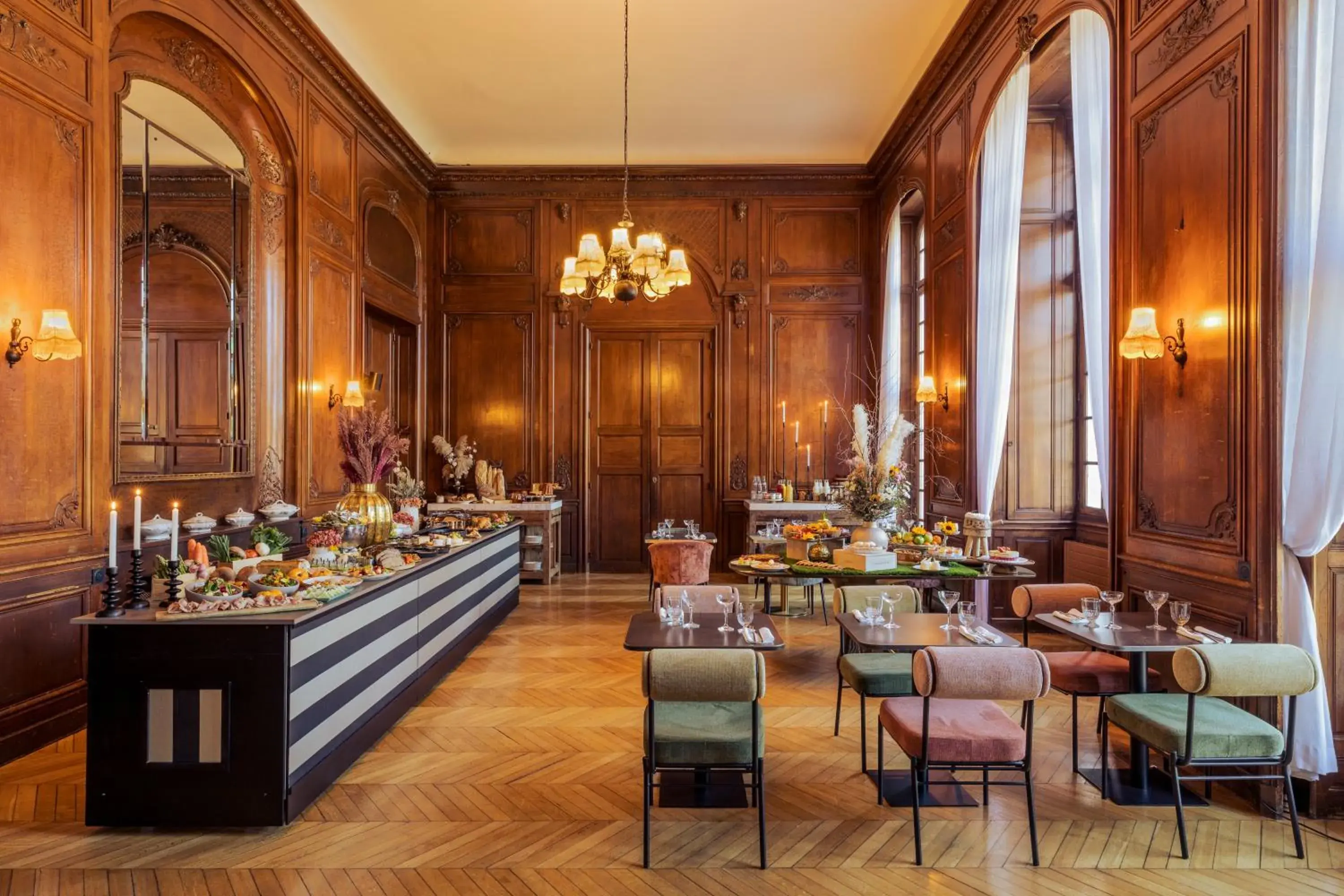 Restaurant/places to eat in Château Jeanne & The Forest - Château de Montvillargenne Restaurant/places to eat in Château Jeanne & The Forest - Château de Montvillargenne