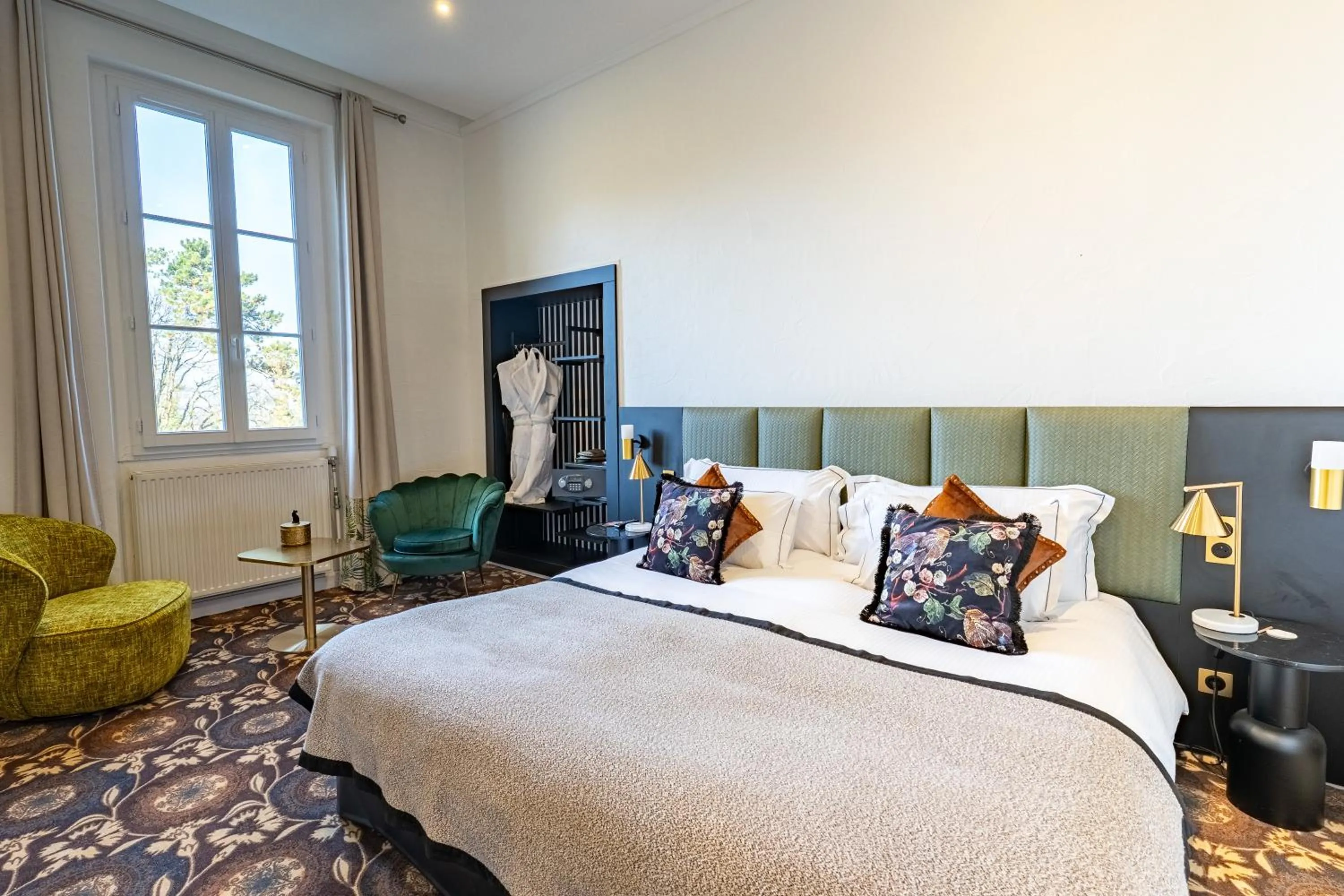 Bedroom, Bed in Château Jeanne & The Forest - Château de Montvillargenne