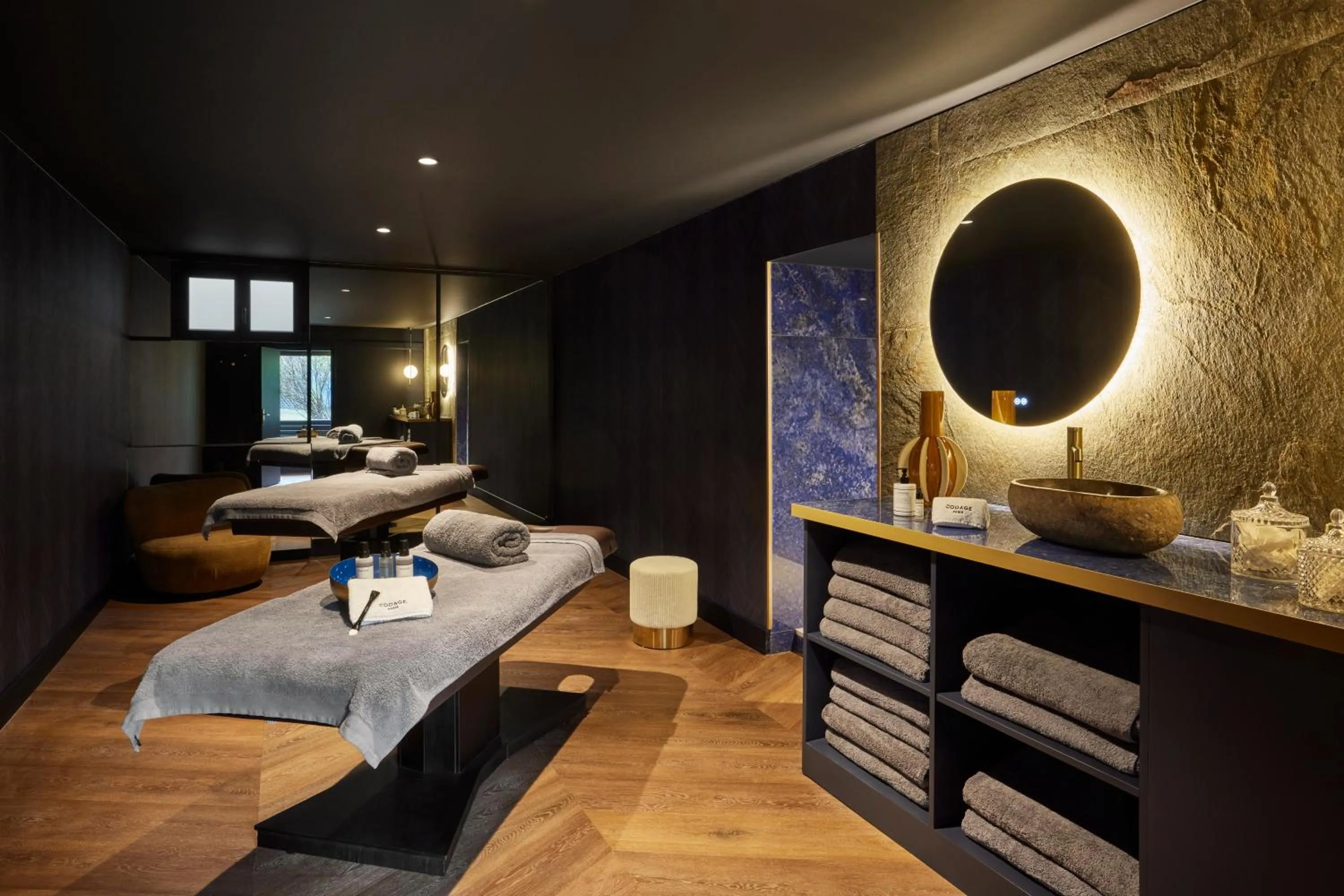 Massage, Bed in Château Jeanne & The Forest - Château de Montvillargenne