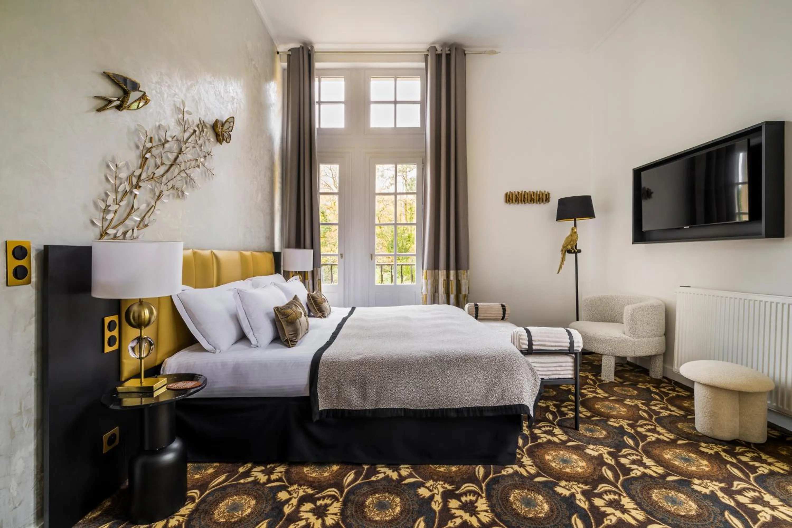 Bedroom, Bed in Château Jeanne & The Forest - Château de Montvillargenne