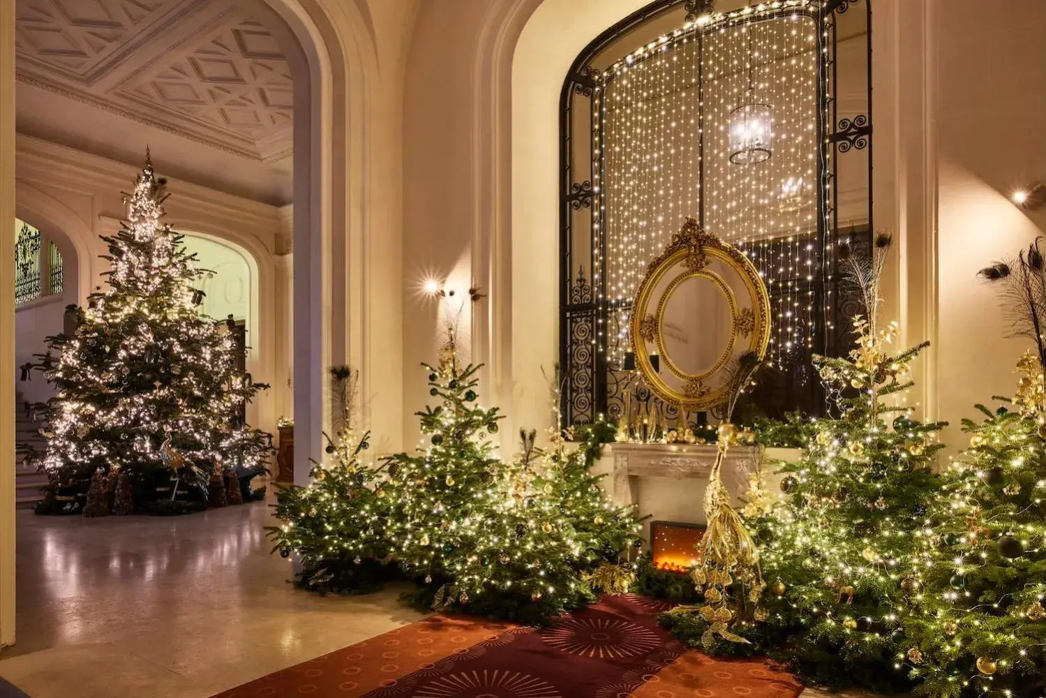 Lobby or reception in Château Jeanne & The Forest - Château de Montvillargenne Lobby or reception in Château Jeanne & The Forest - Château de Montvillargenne