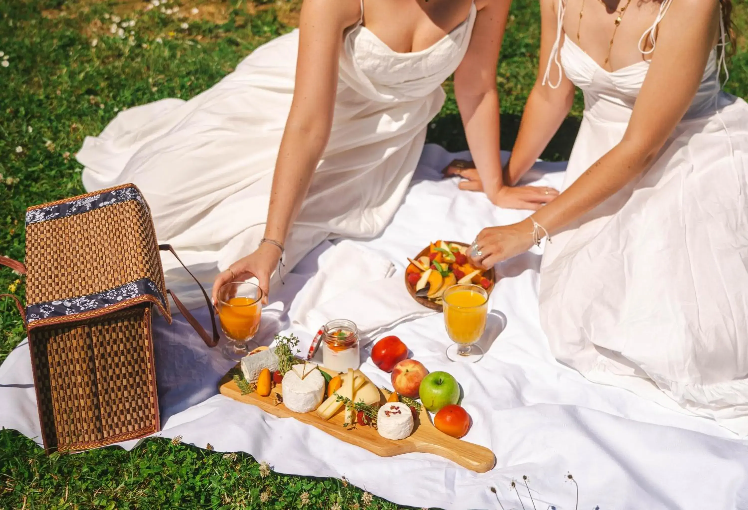 Breakfast in Château Jeanne & The Forest - Château de Montvillargenne Breakfast in Château Jeanne & The Forest - Château de Montvillargenne