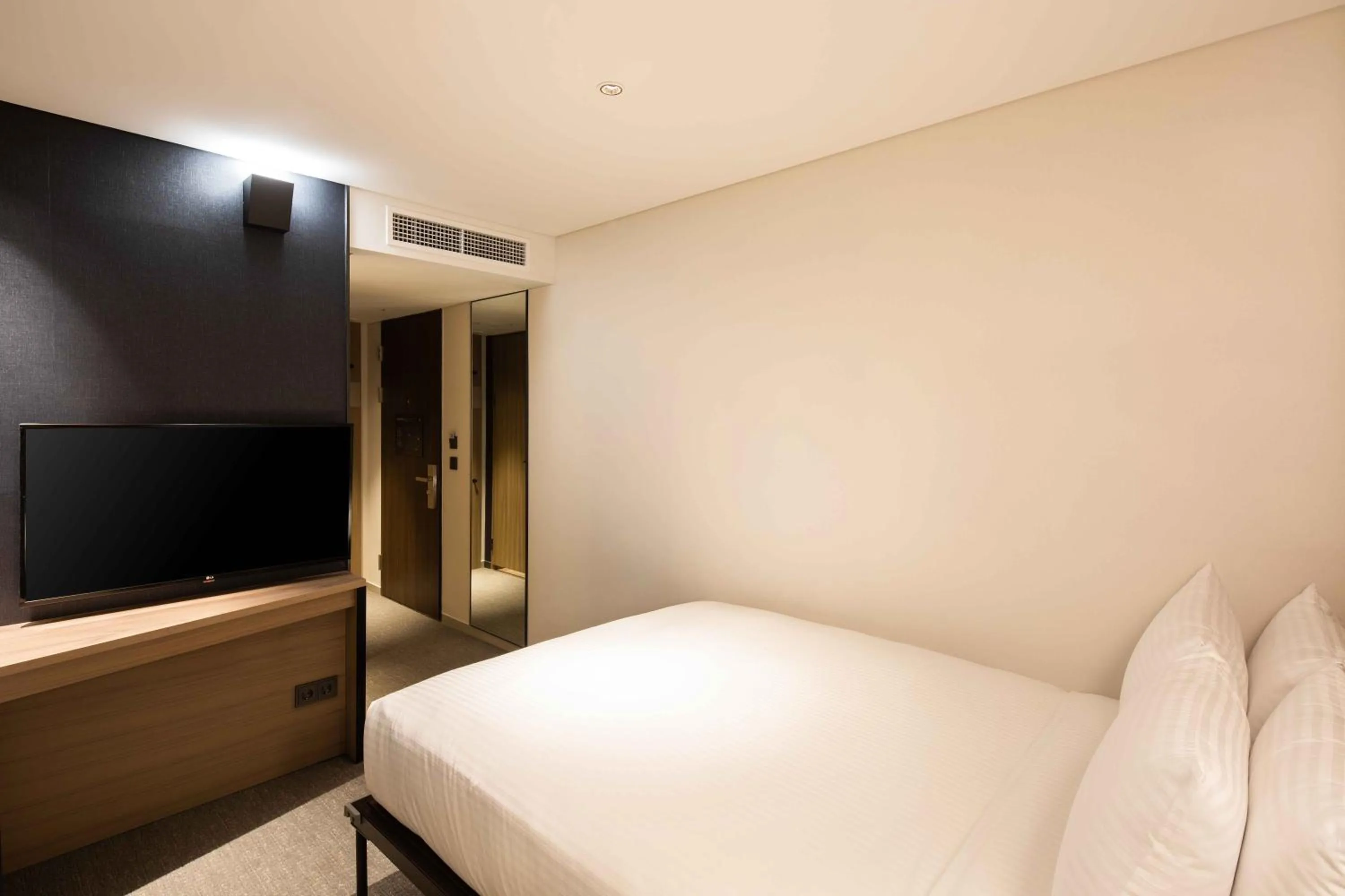 Bedroom, Bed in Sotetsu Fresa Inn Seoul Myeong-dong