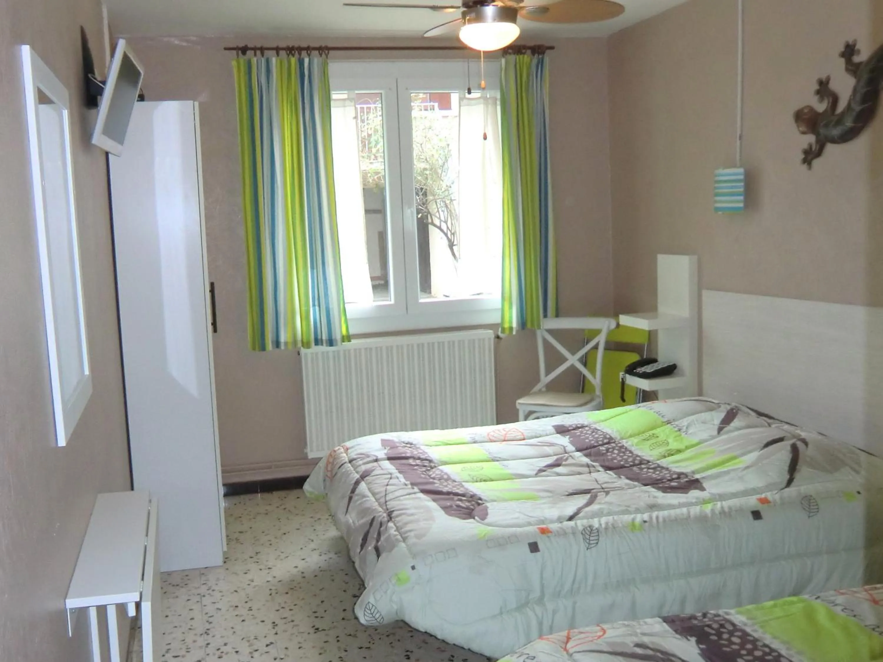 Photo of the whole room, Bed in cit'hotel Hotel Las Cigalas