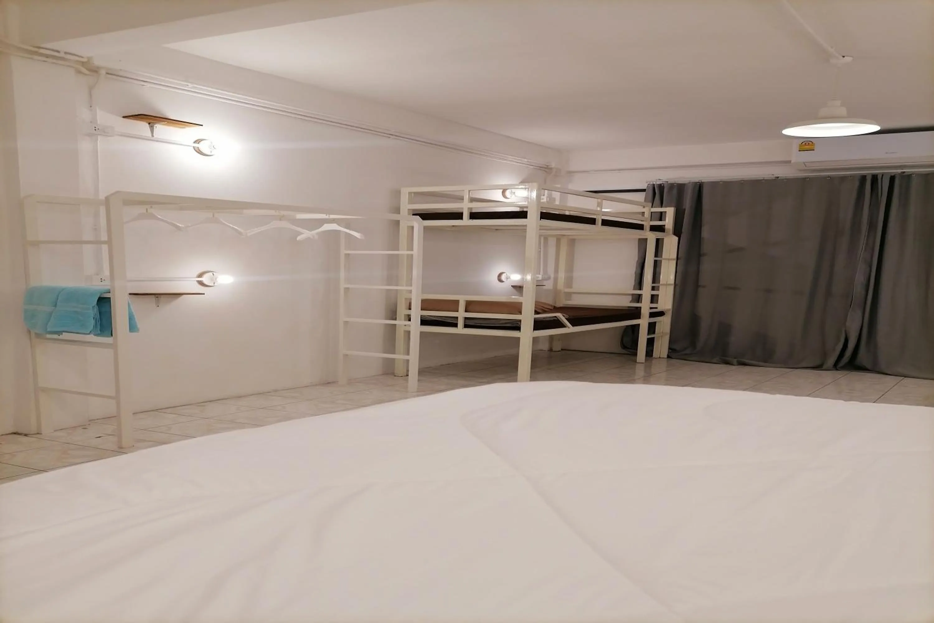 Bed in 8 SLEEPER STREET Guesthouse