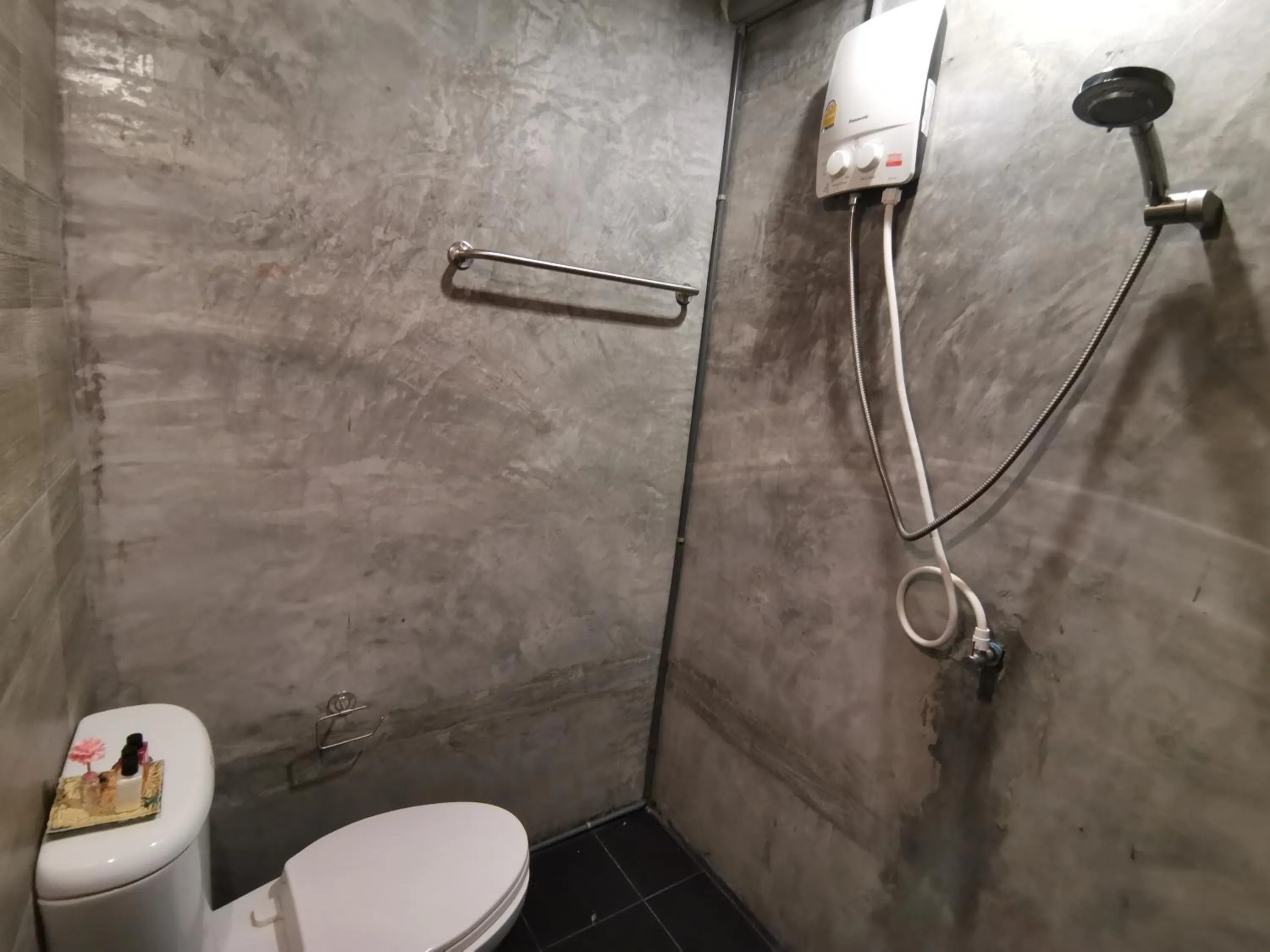 Toilet in 8 SLEEPER STREET Guesthouse