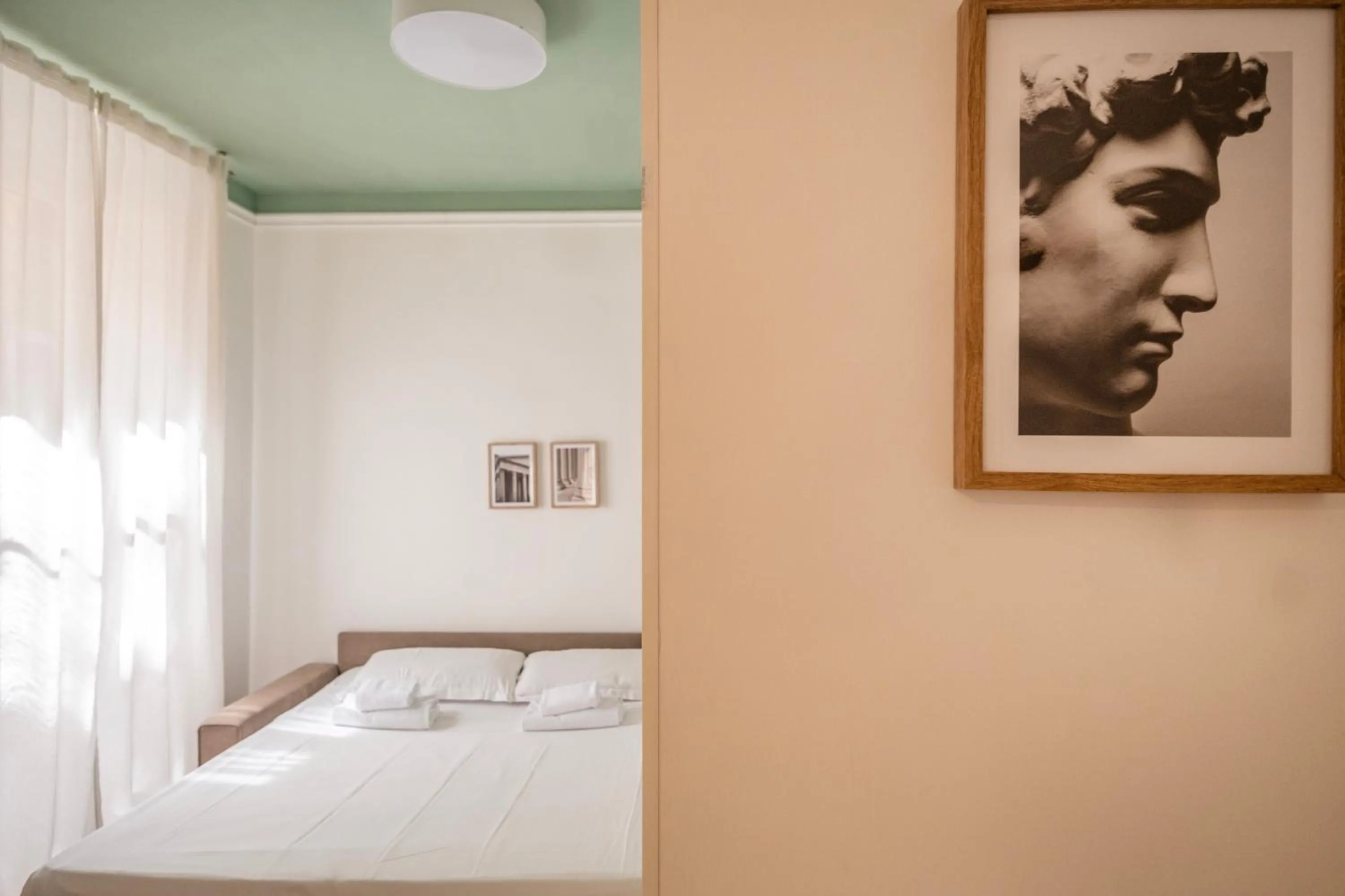 Apartment by the Colosseum - White Chic Flats