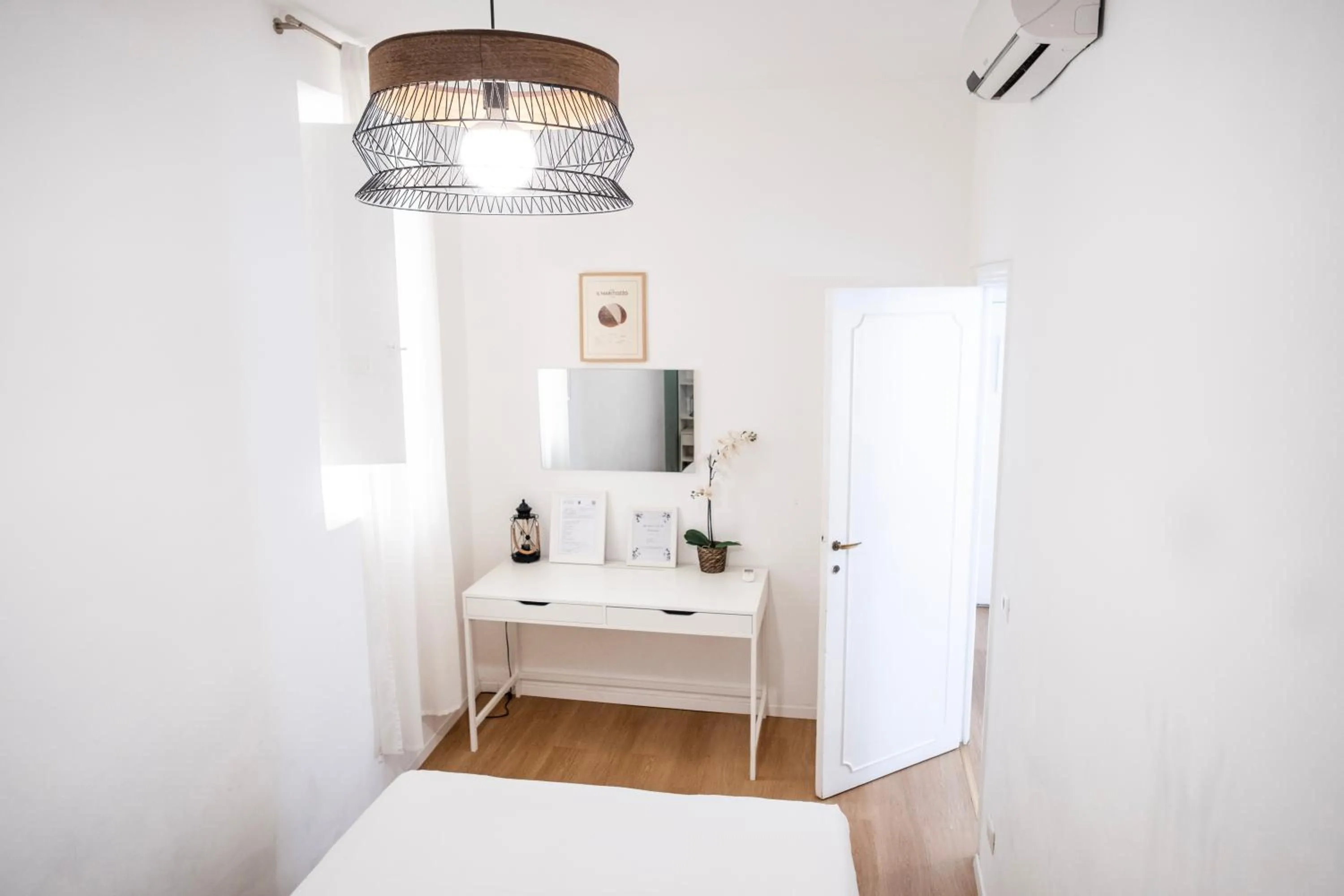 Apartment by the Colosseum - White Chic Flats