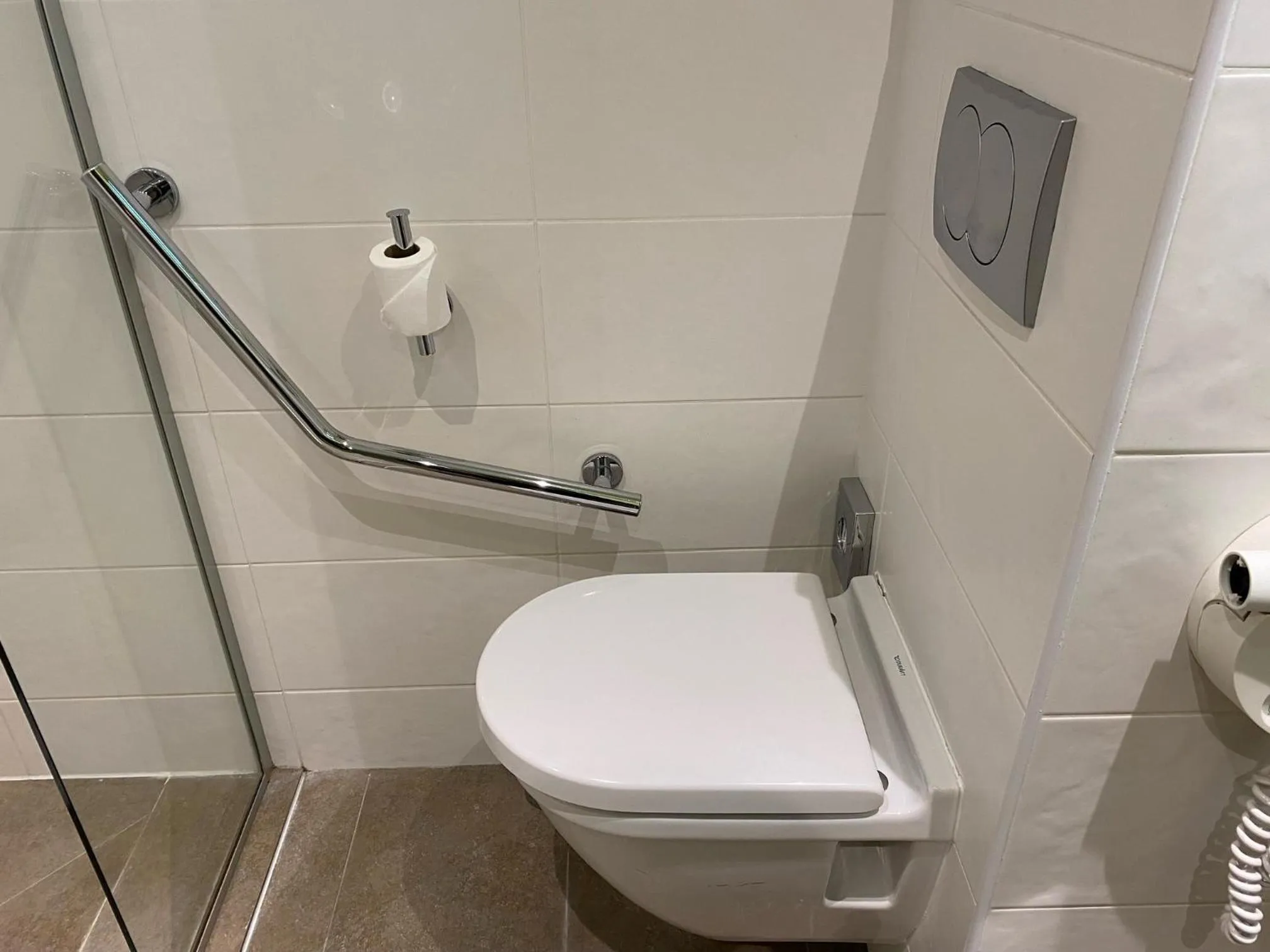 Toilet in Hôtel Mercure Thionville Centre Porte du Luxembourg