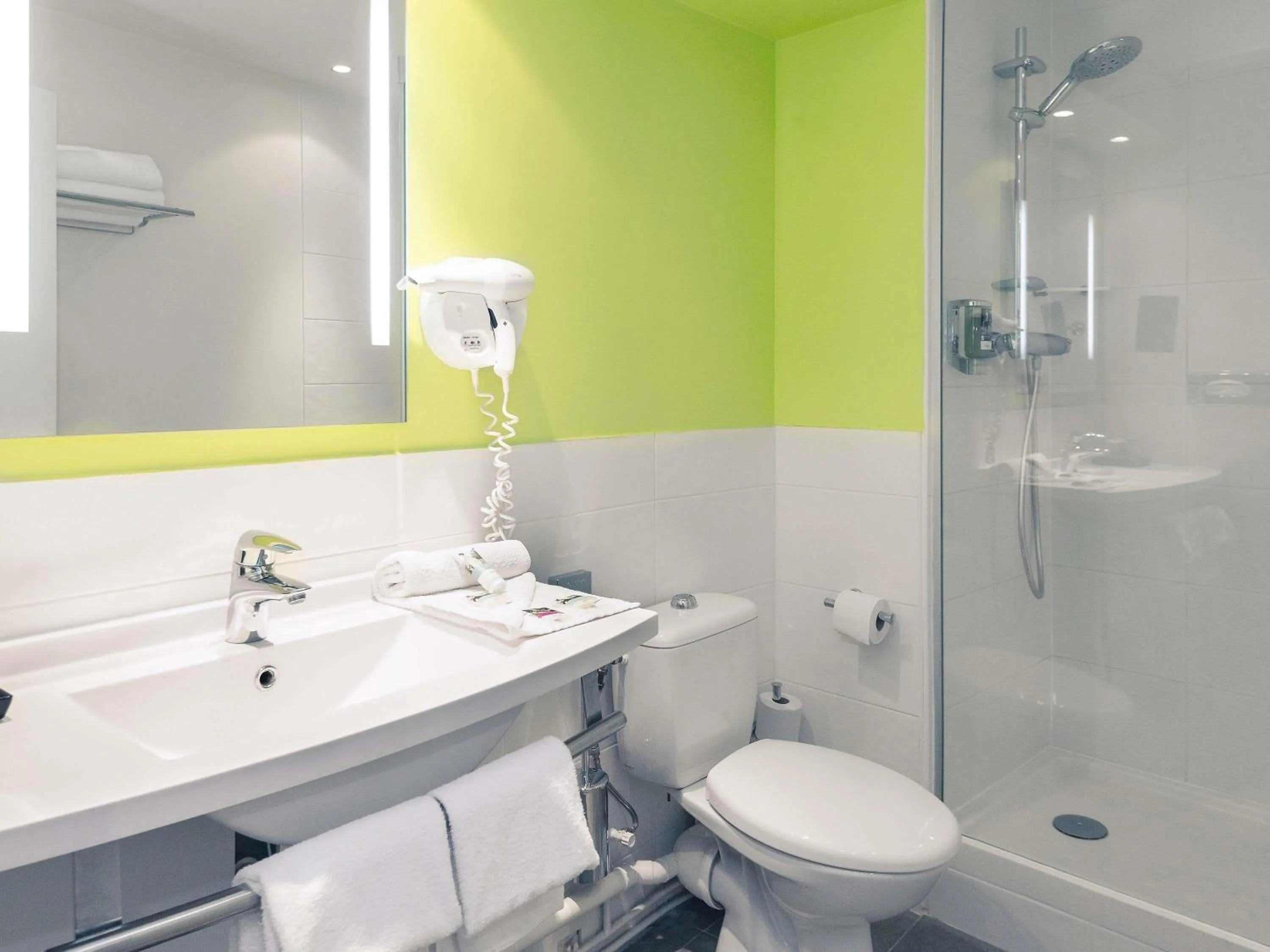 Bedroom in Hôtel Mercure Thionville Centre Porte du Luxembourg