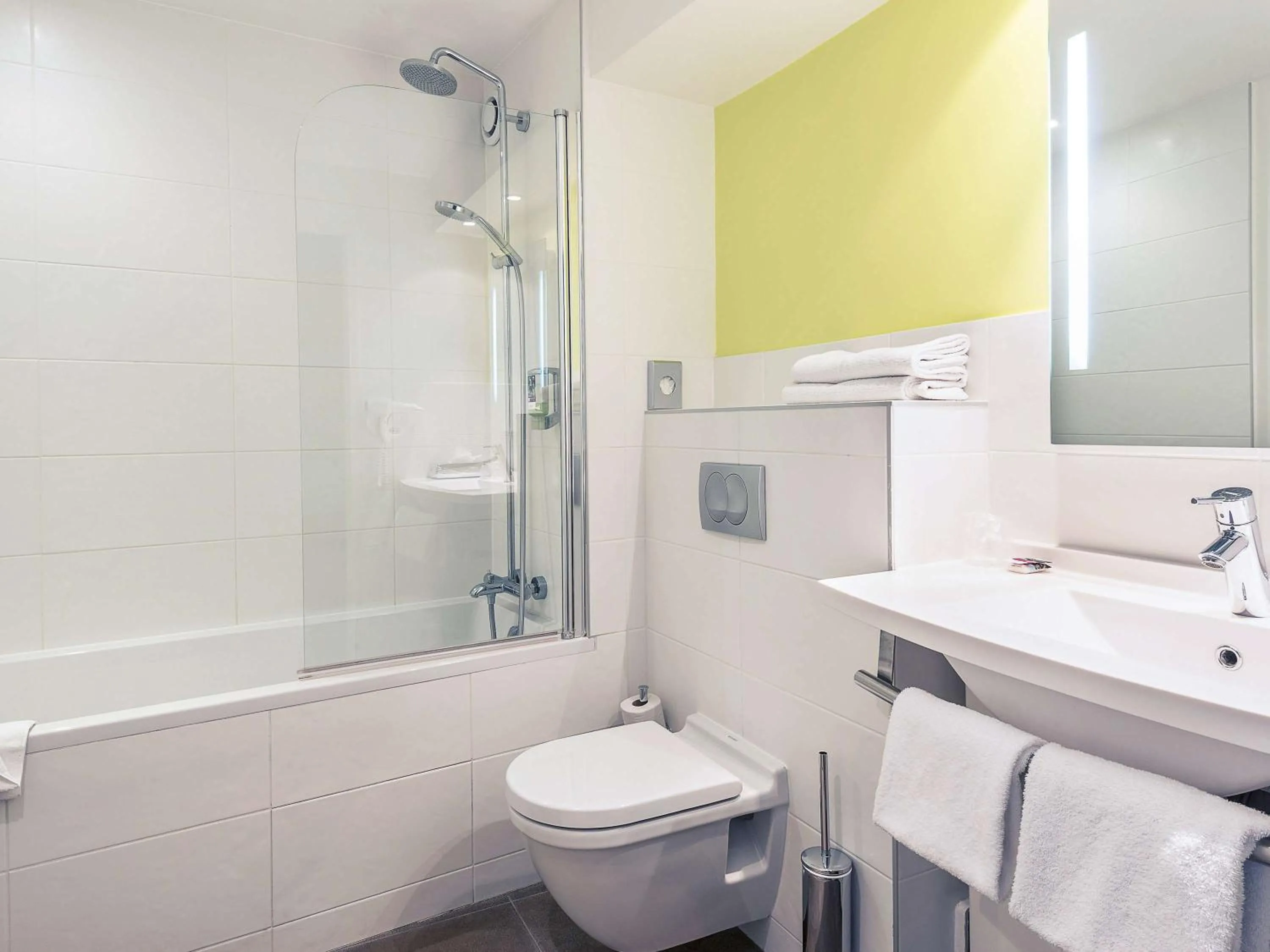 Bathroom in Hôtel Mercure Thionville Centre Porte du Luxembourg