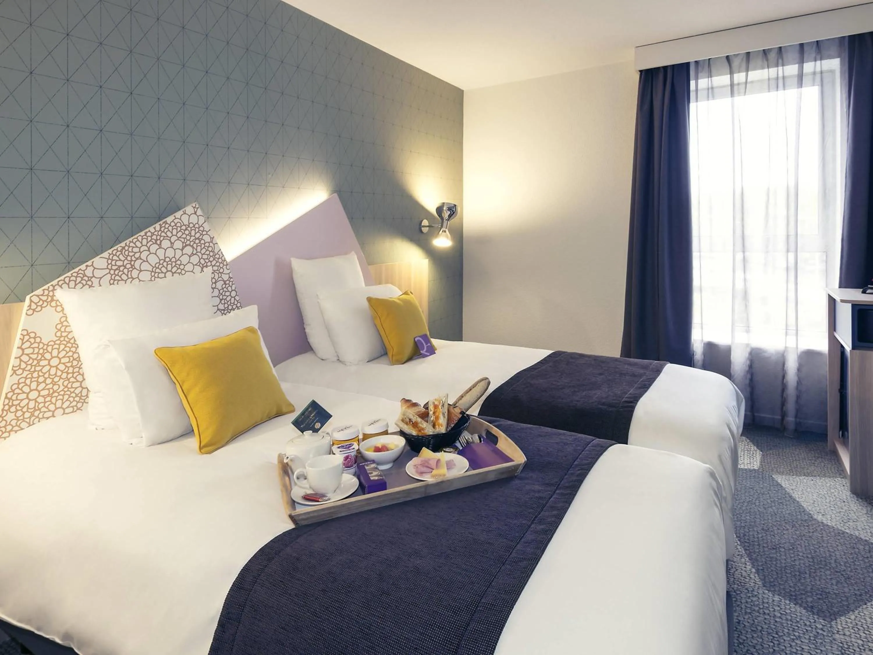 Bedroom, Bed in Hôtel Mercure Thionville Centre Porte du Luxembourg