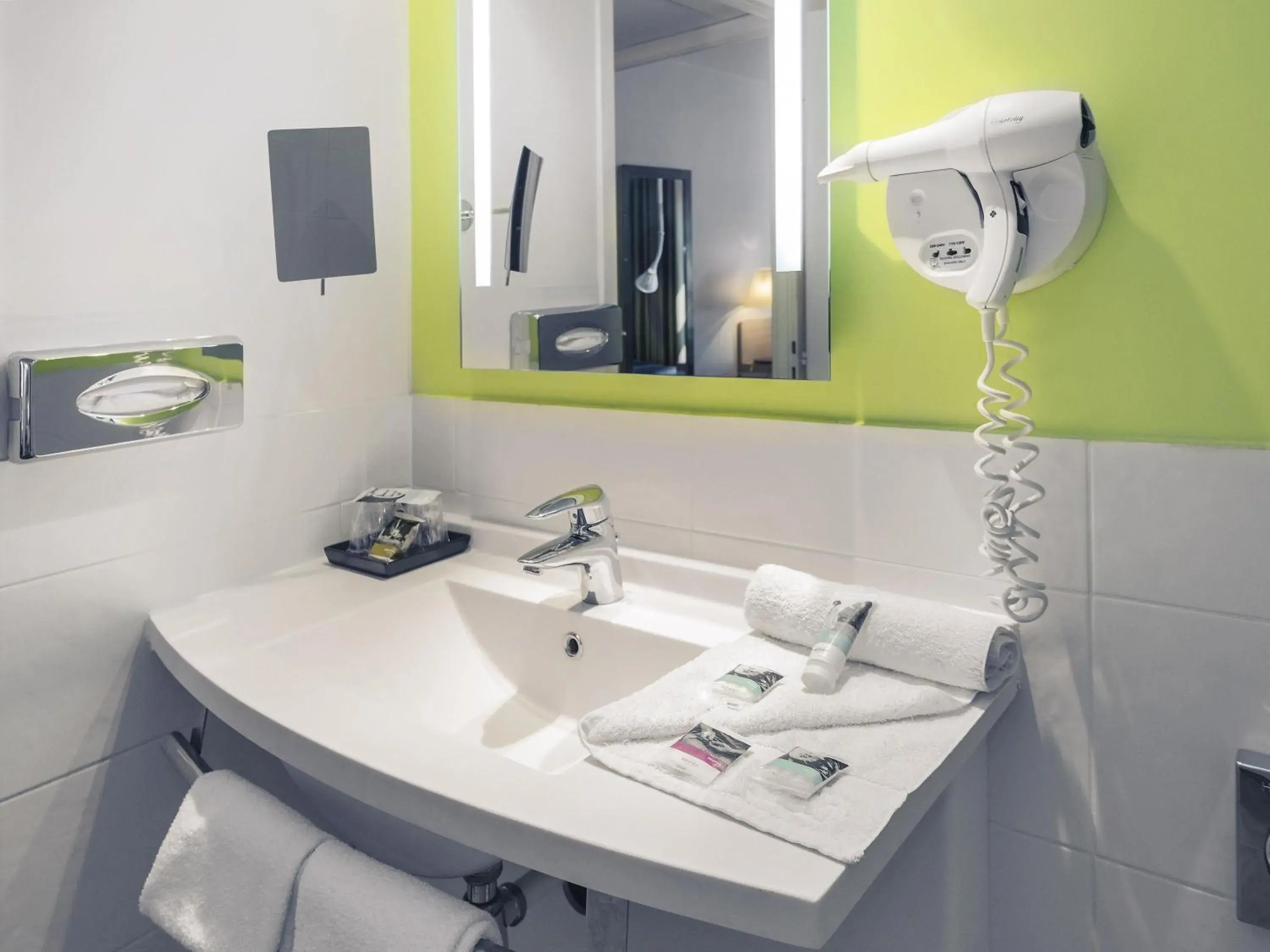 Bedroom in Hôtel Mercure Thionville Centre Porte du Luxembourg Bedroom in Hôtel Mercure Thionville Centre Porte du Luxembourg